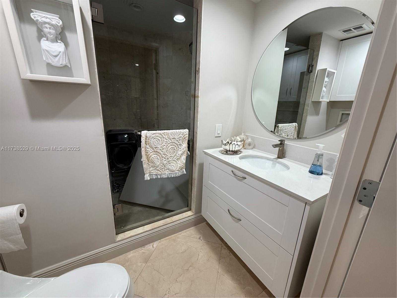Small Image of 6000 ISLAND BL #1102, Aventura Number 23