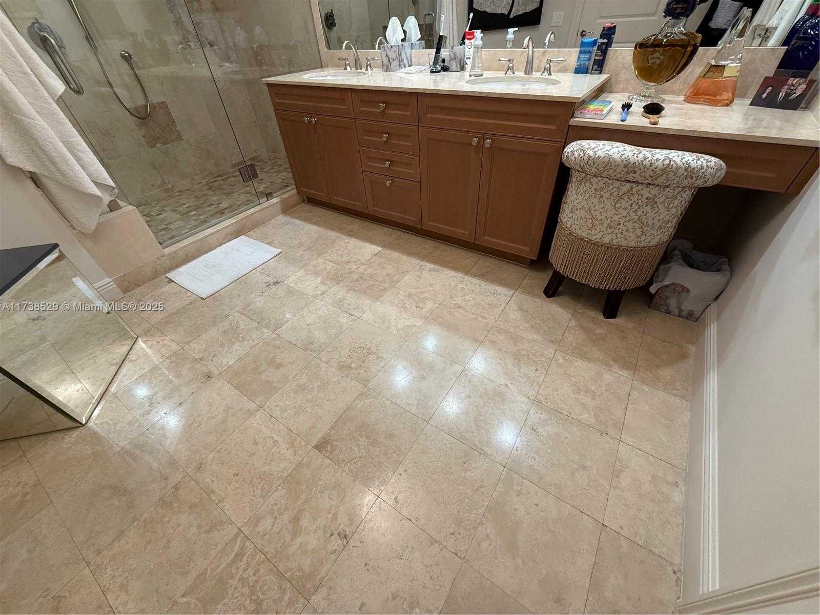 Small Image of 6000 ISLAND BL #1102, Aventura Number 26