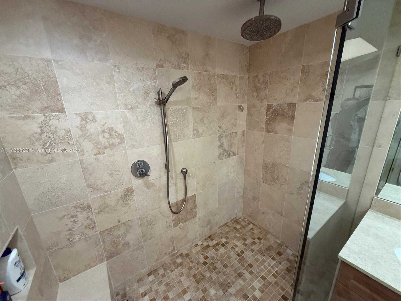 Small Image of 6000 ISLAND BL #1102, Aventura Number 28