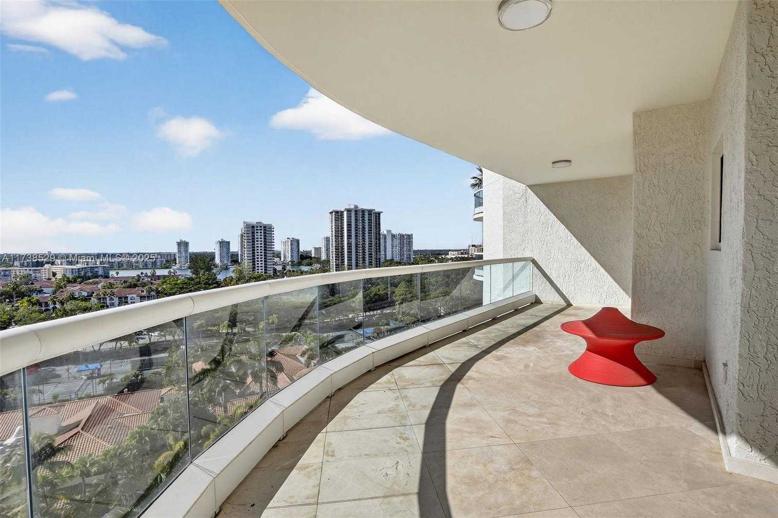 Imagen de Pequeño Objeto