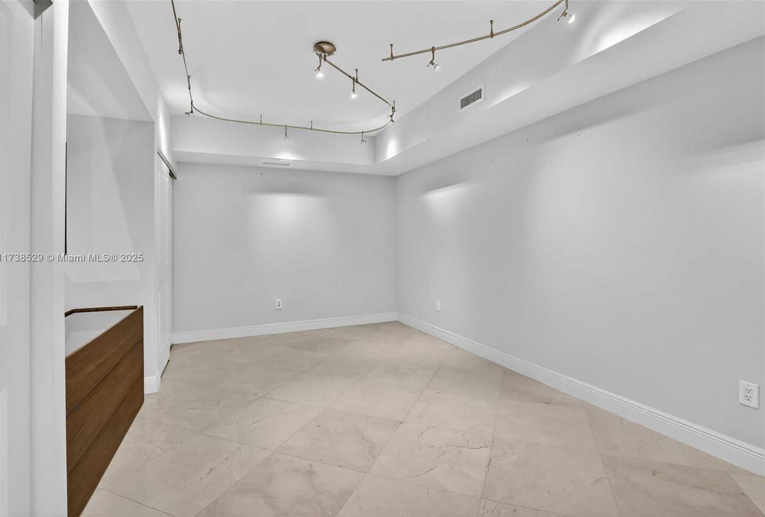 Imagen de Pequeño Objeto