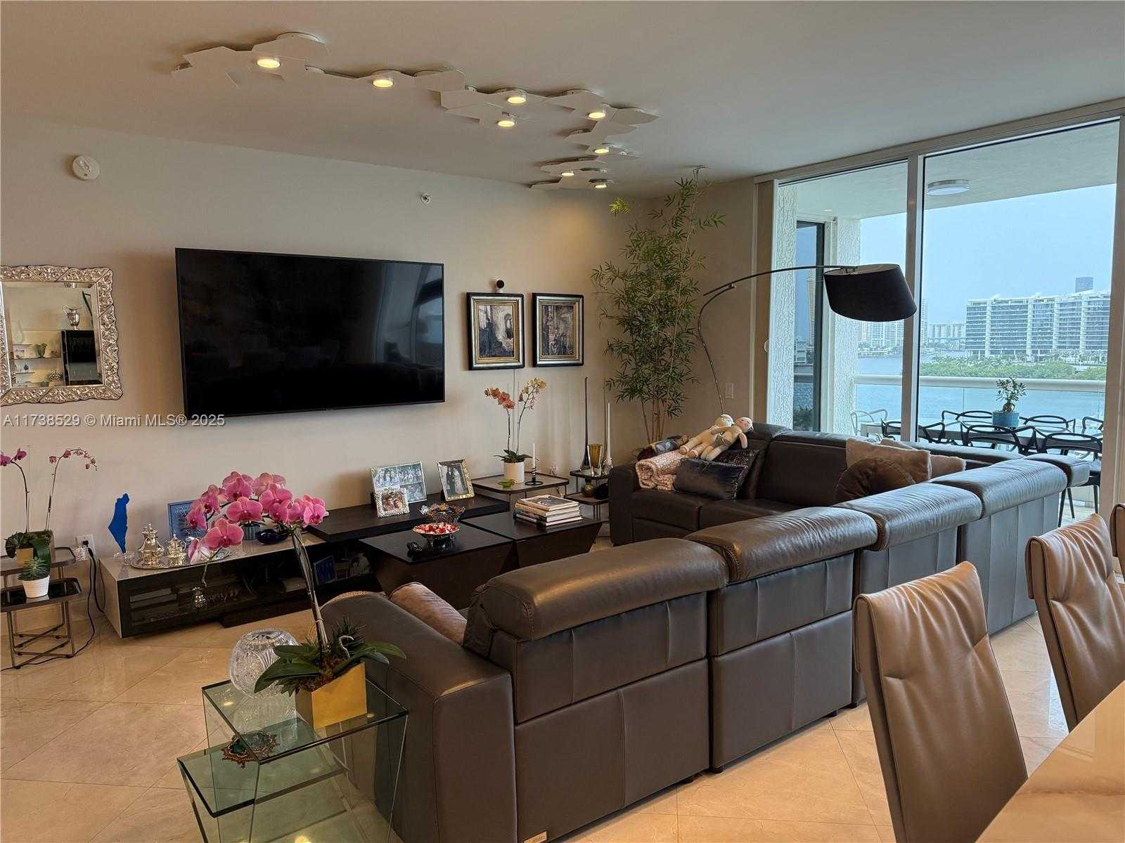 Small Image of 6000 ISLAND BL #1102, Aventura Number 7
