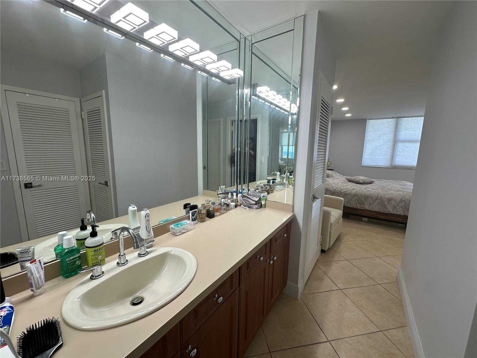 Small Image of 2030 SOUTH OCEAN DR #2217, Hallandale Beach Number 13