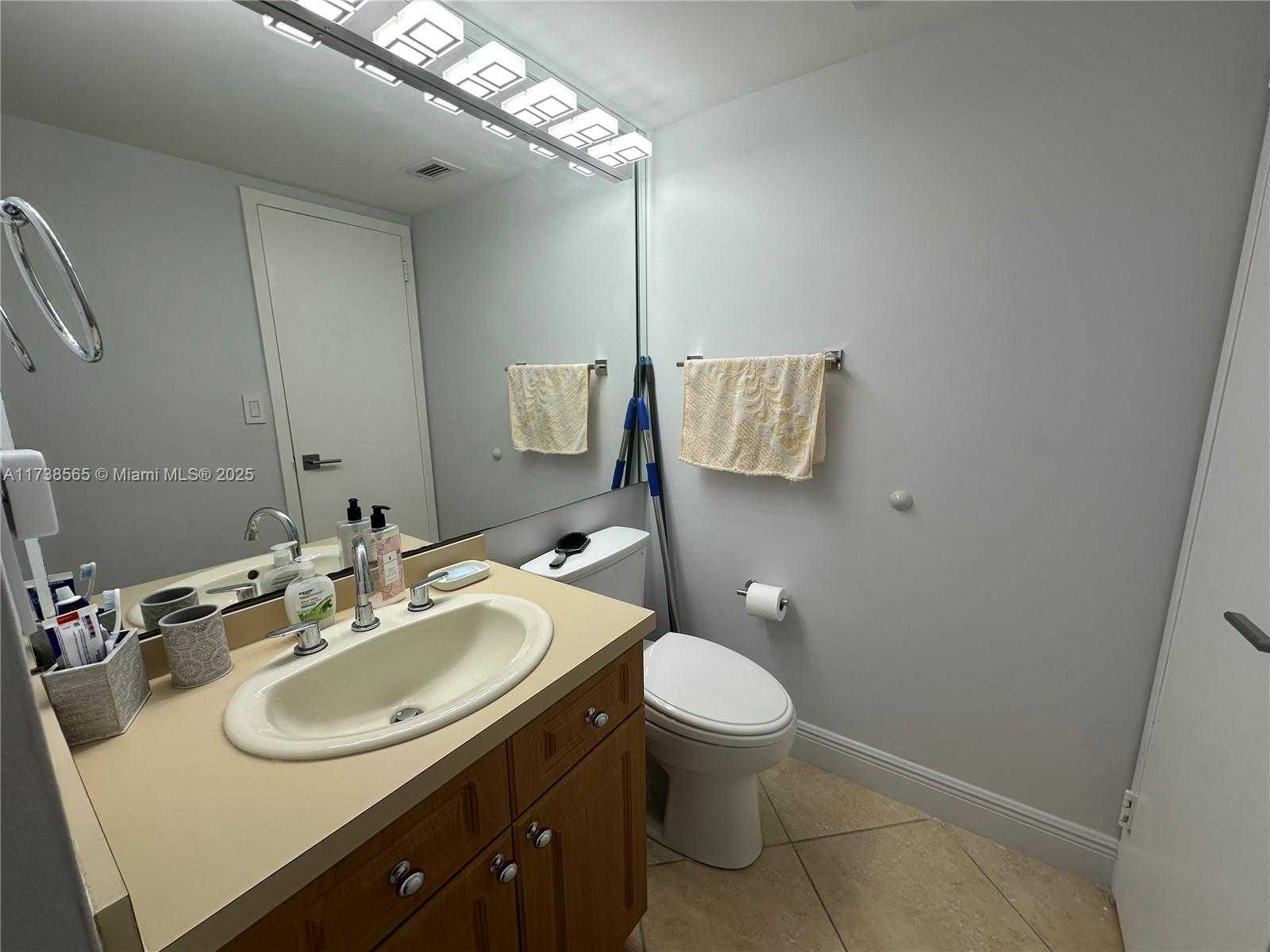 Small Image of 2030 SOUTH OCEAN DR #2217, Hallandale Beach Number 14