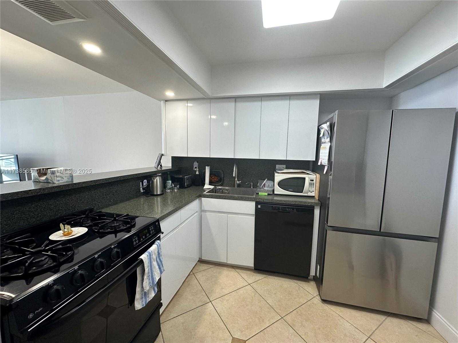 Small Image of 2030 SOUTH OCEAN DR #2217, Hallandale Beach Number 2