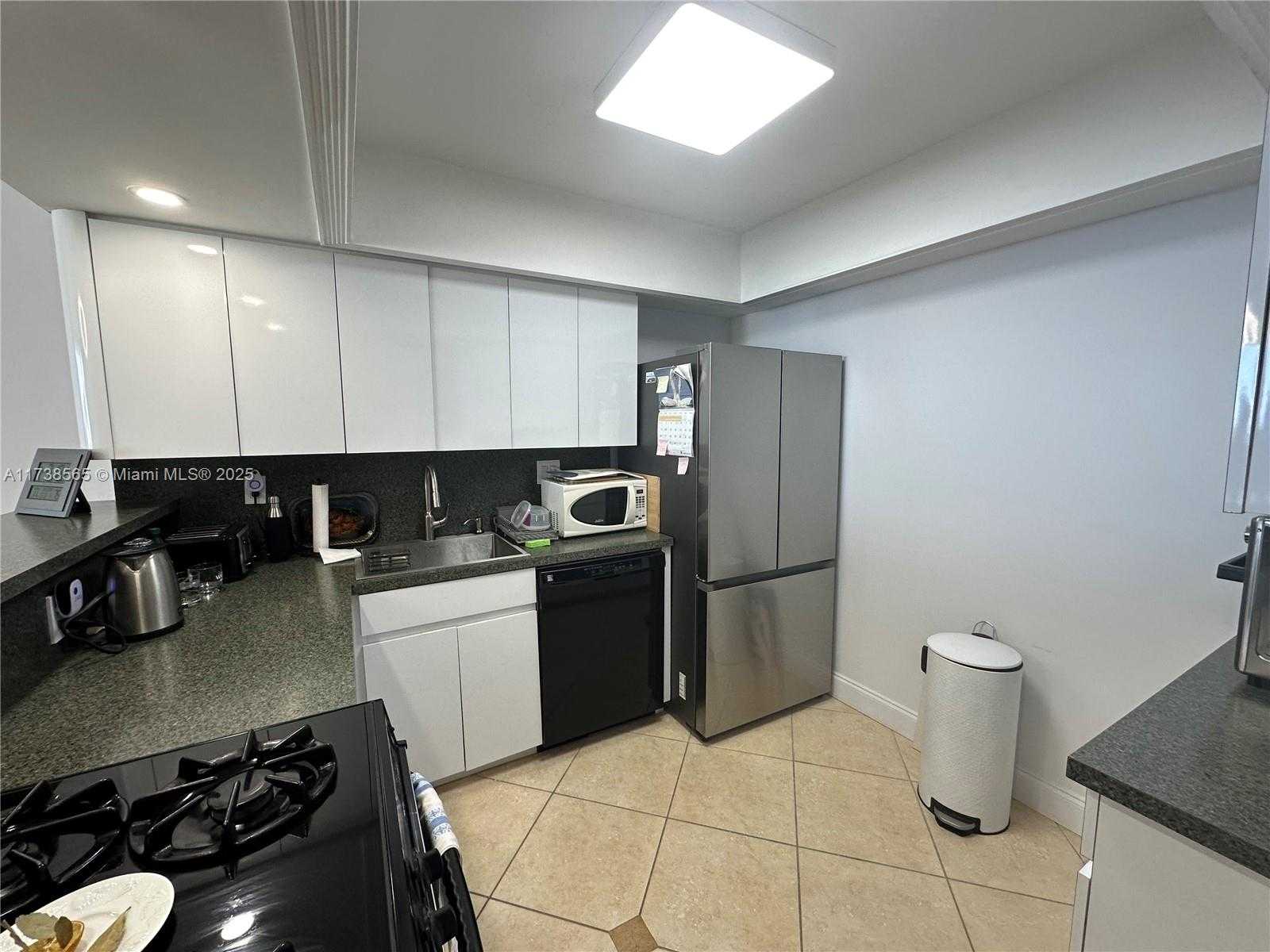 Small Image of 2030 SOUTH OCEAN DR #2217, Hallandale Beach Number 3