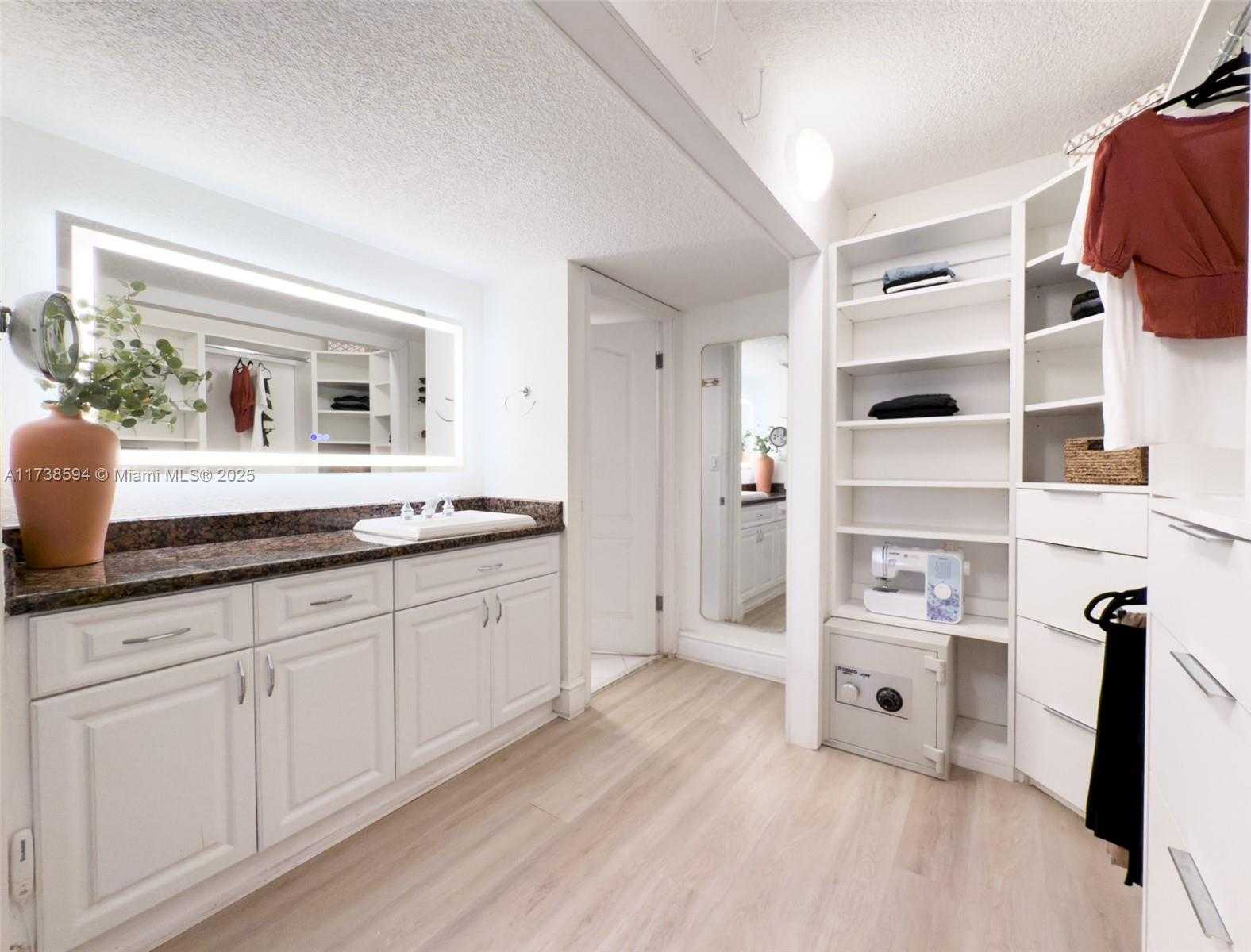 Small Image of 1450 BRICKELL BAY DR #306, Miami Number 10