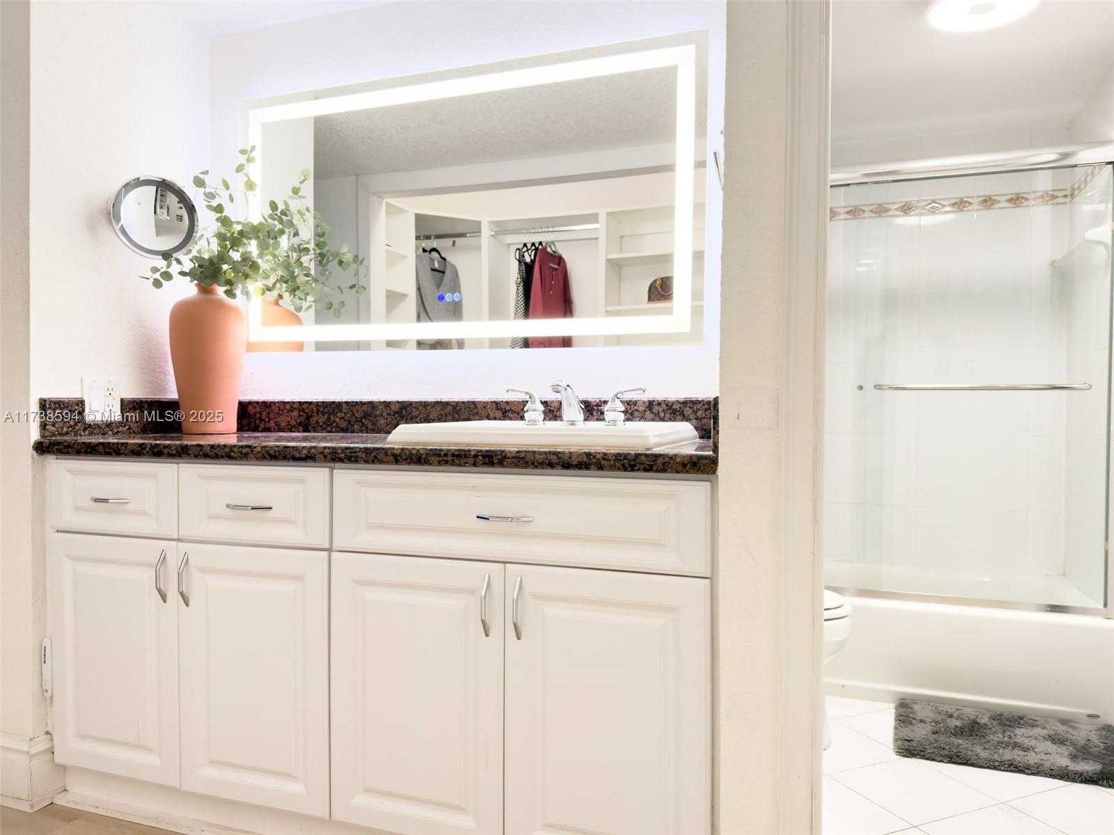 Small Image of 1450 BRICKELL BAY DR #306, Miami Number 11