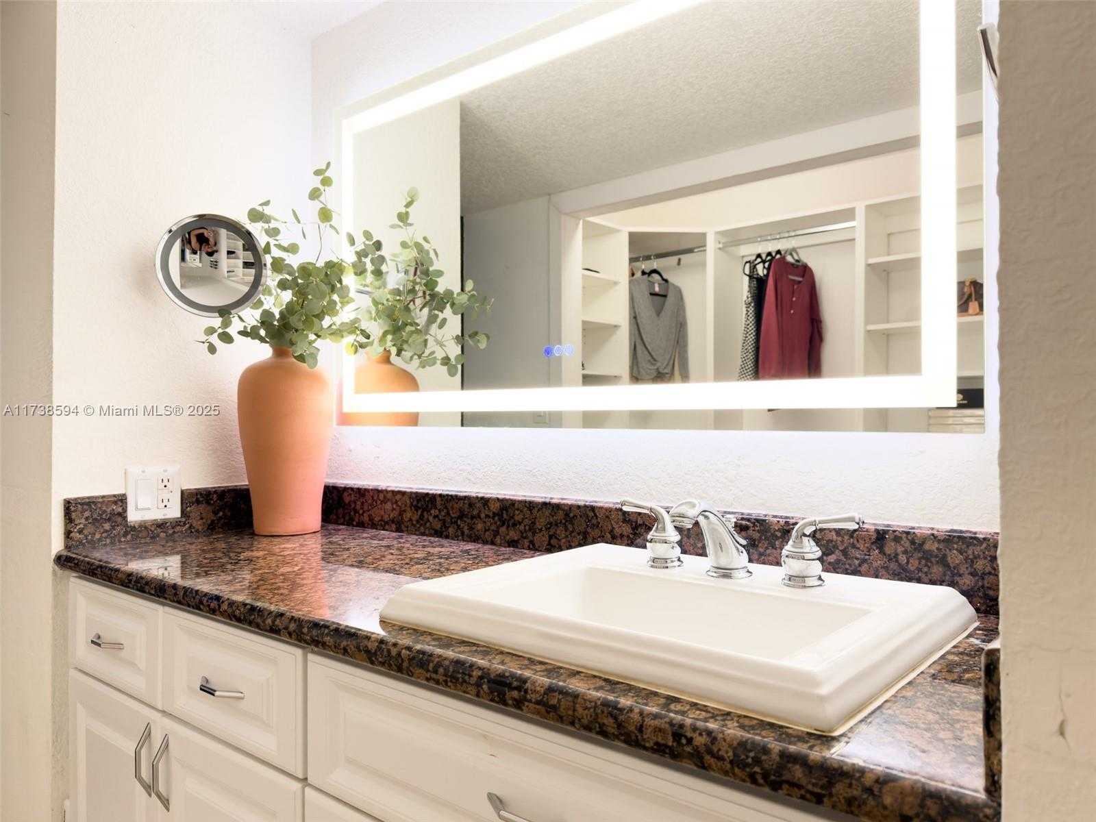 Small Image of 1450 BRICKELL BAY DR #306, Miami Number 12