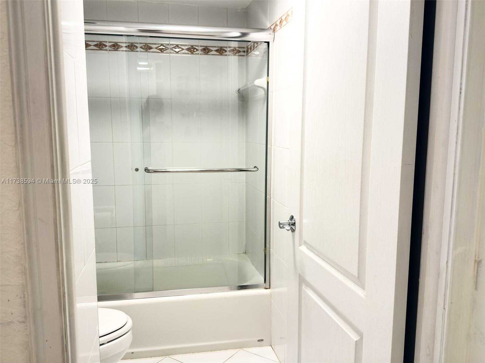 Small Image of 1450 BRICKELL BAY DR #306, Miami Number 14