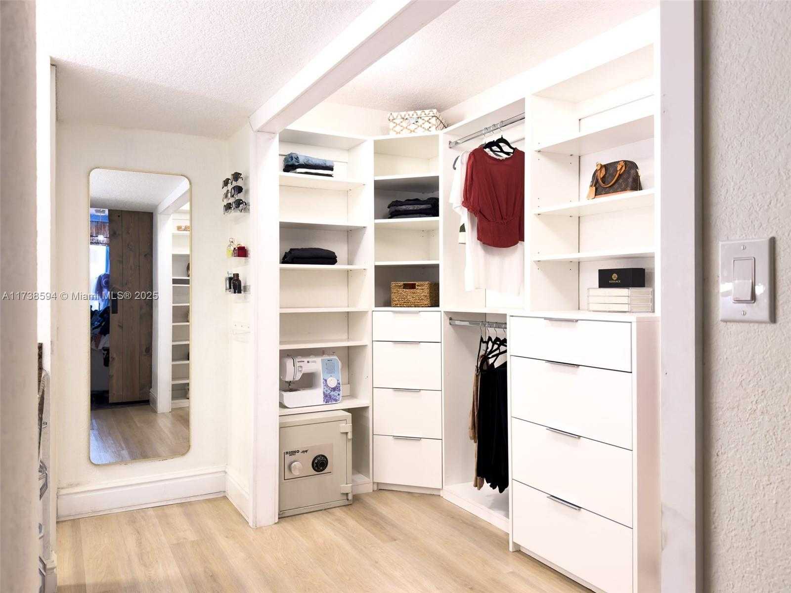 Small Image of 1450 BRICKELL BAY DR #306, Miami Number 15