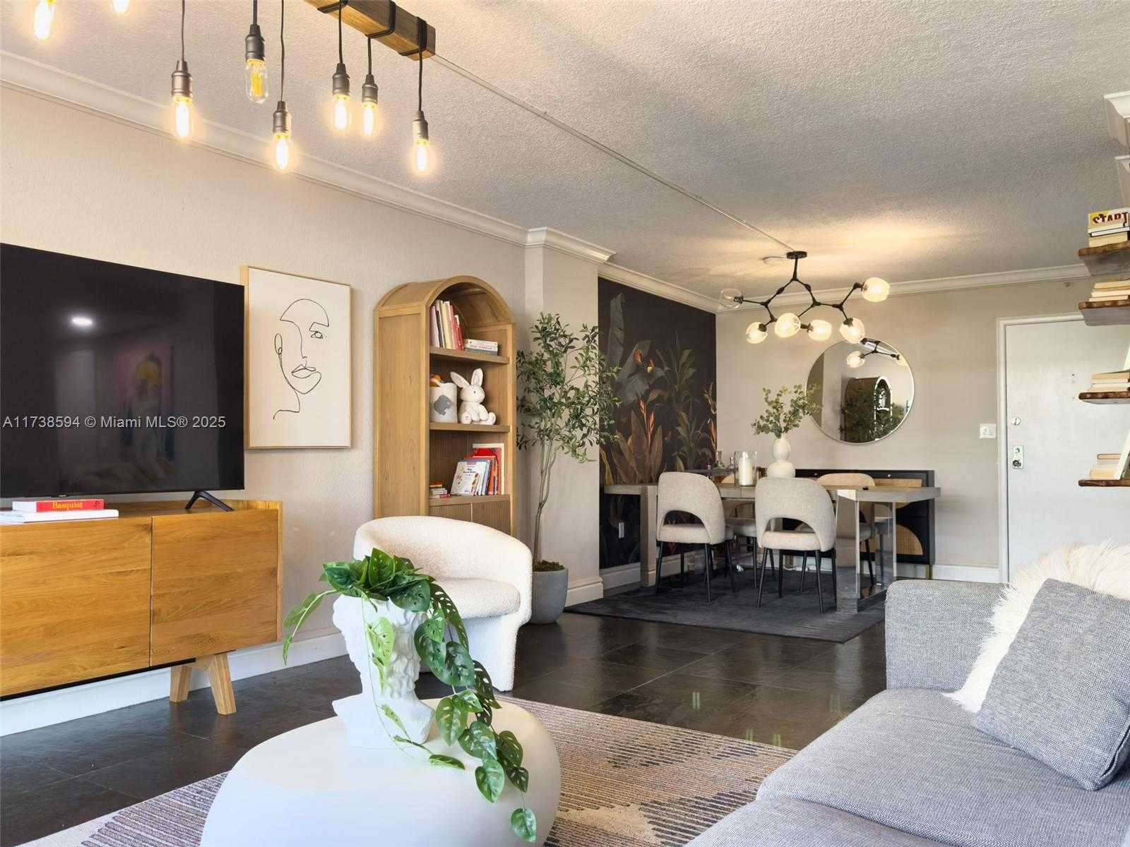 Small Image of 1450 BRICKELL BAY DR #306, Miami Number 4