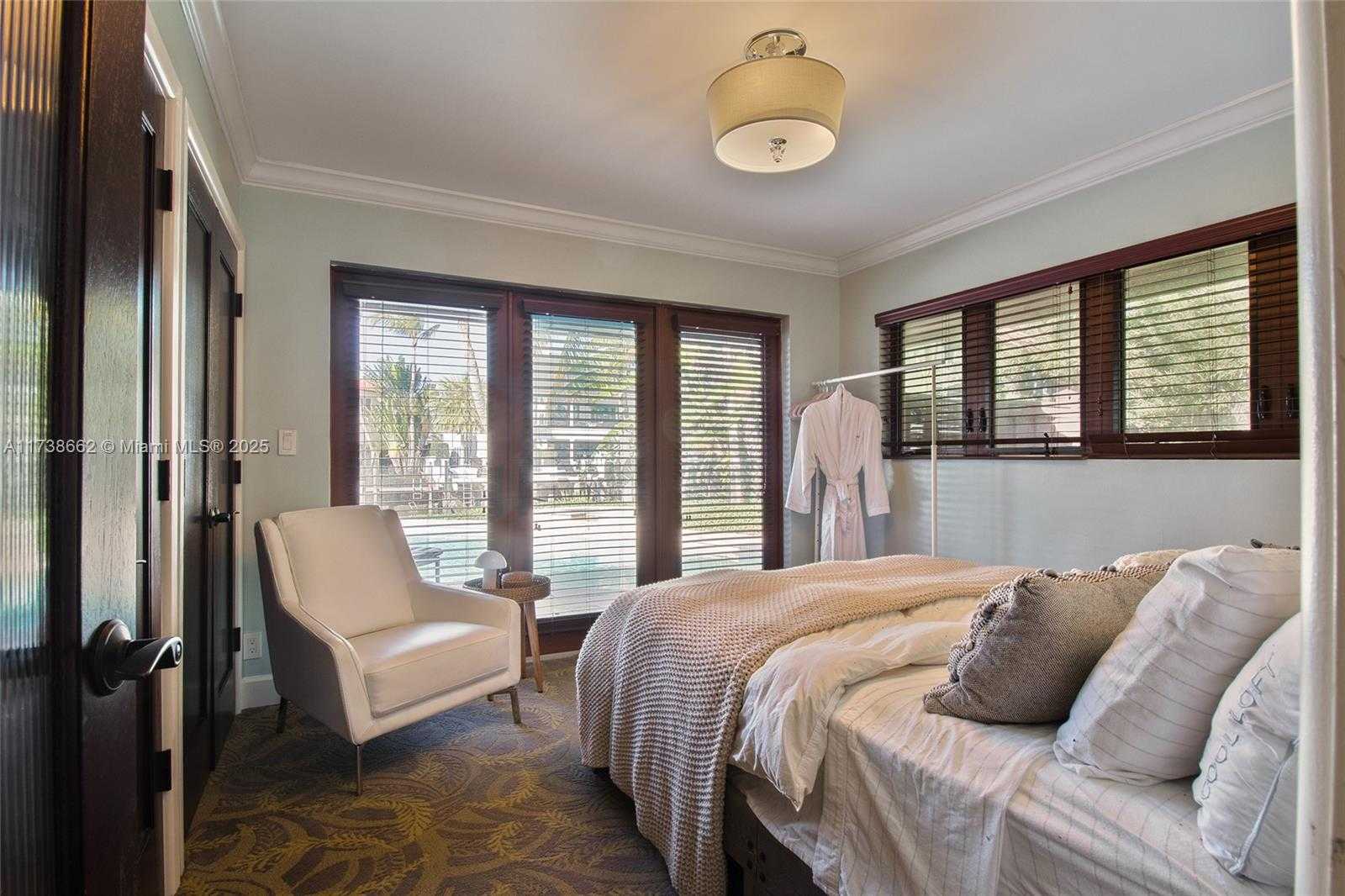 Small Image of 2425 BARCELONA DR, Fort Lauderdale Number 20