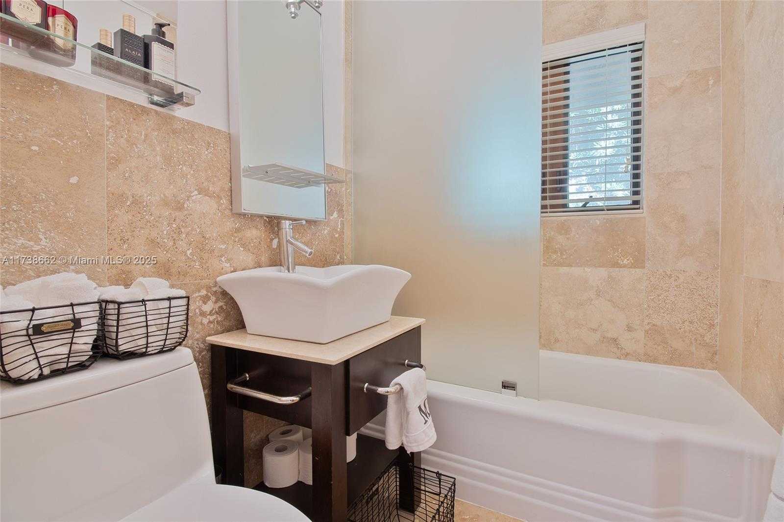 Small Image of 2425 BARCELONA DR, Fort Lauderdale Number 23