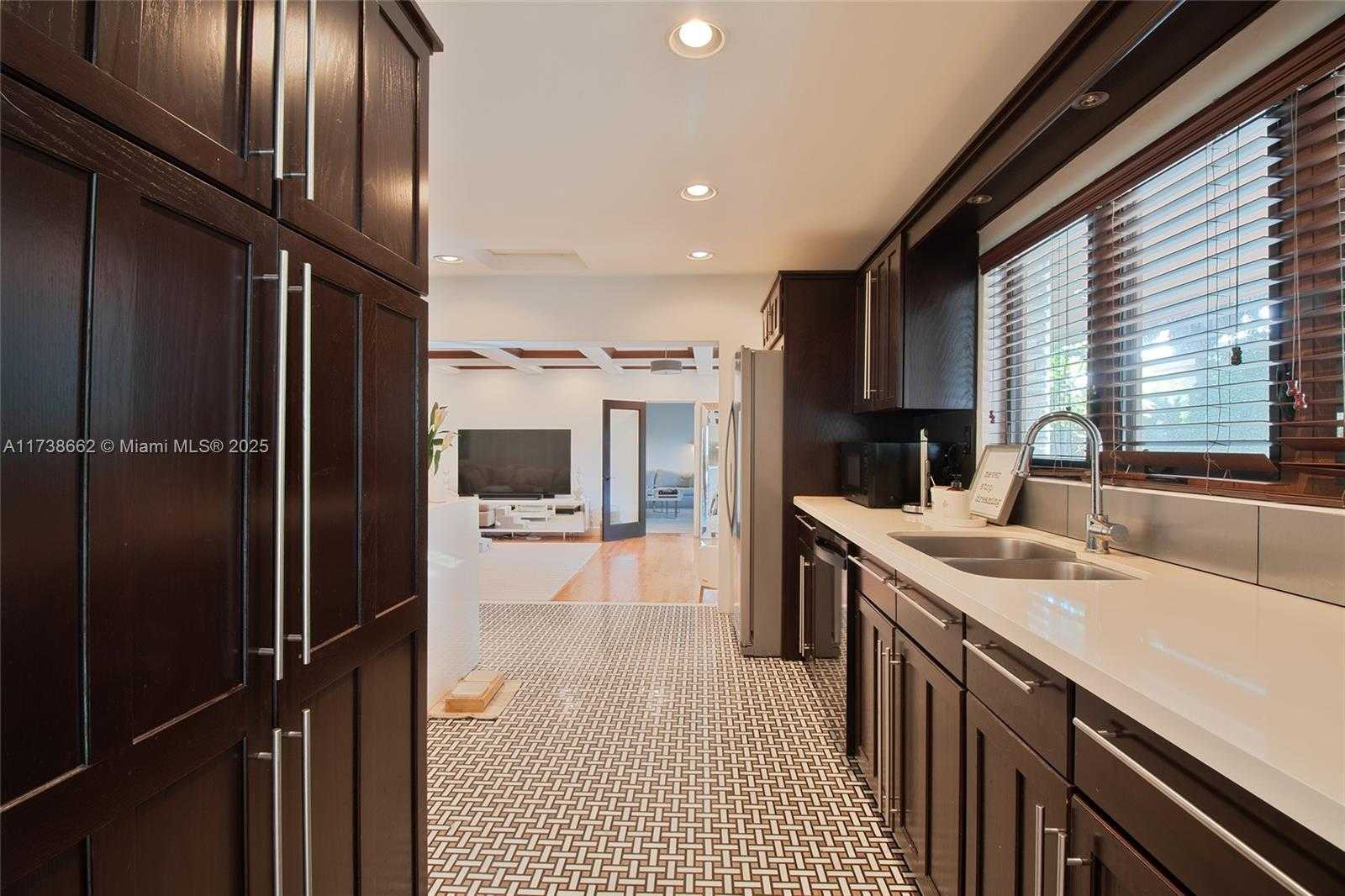 Small Image of 2425 BARCELONA DR, Fort Lauderdale Number 24