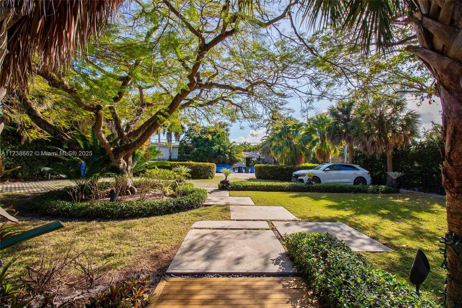 Small Image of 2425 BARCELONA DR, Fort Lauderdale Number 4