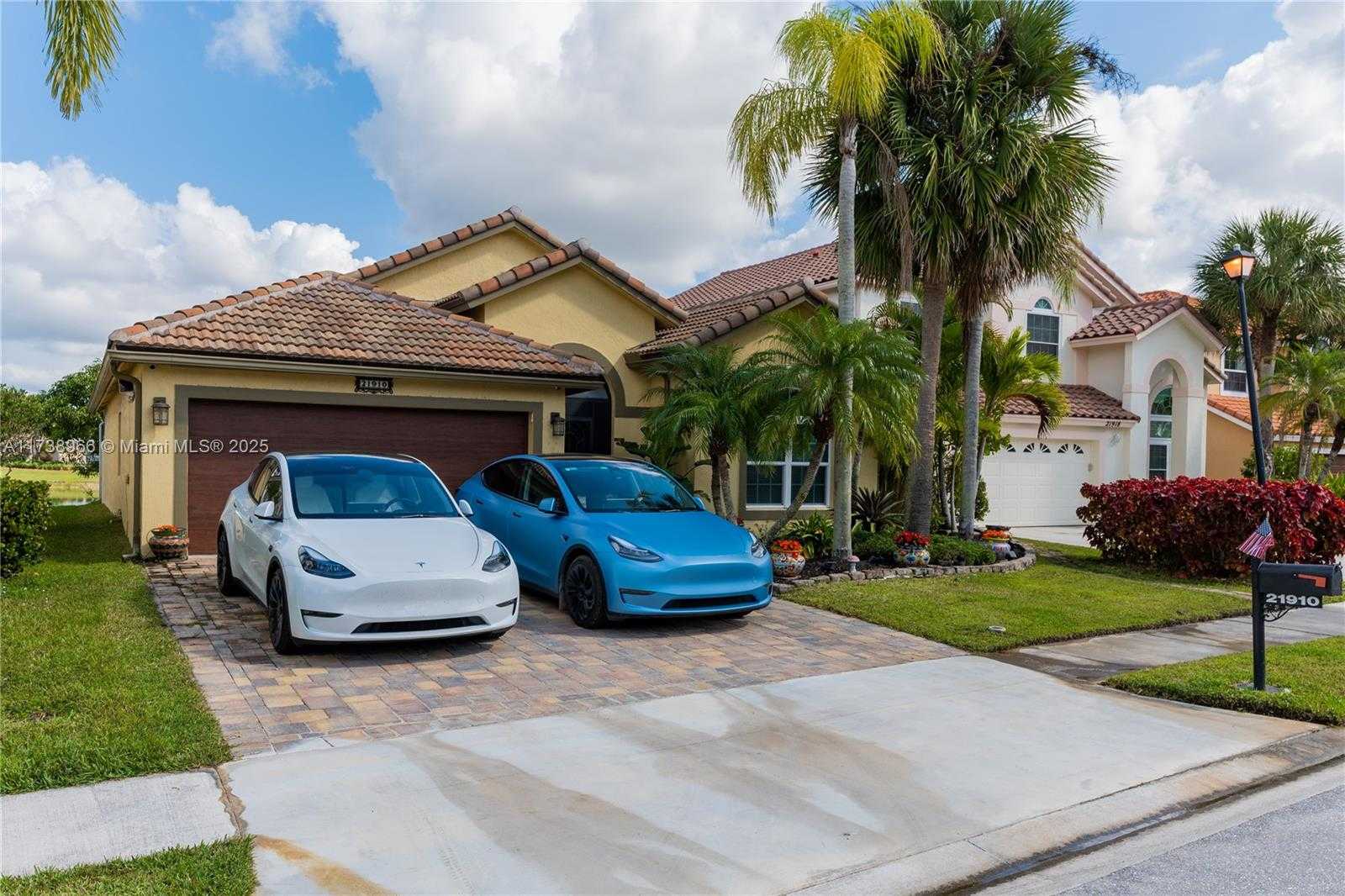 Small Image of 21910 PHILMONT CT #-, Boca Raton Number 2