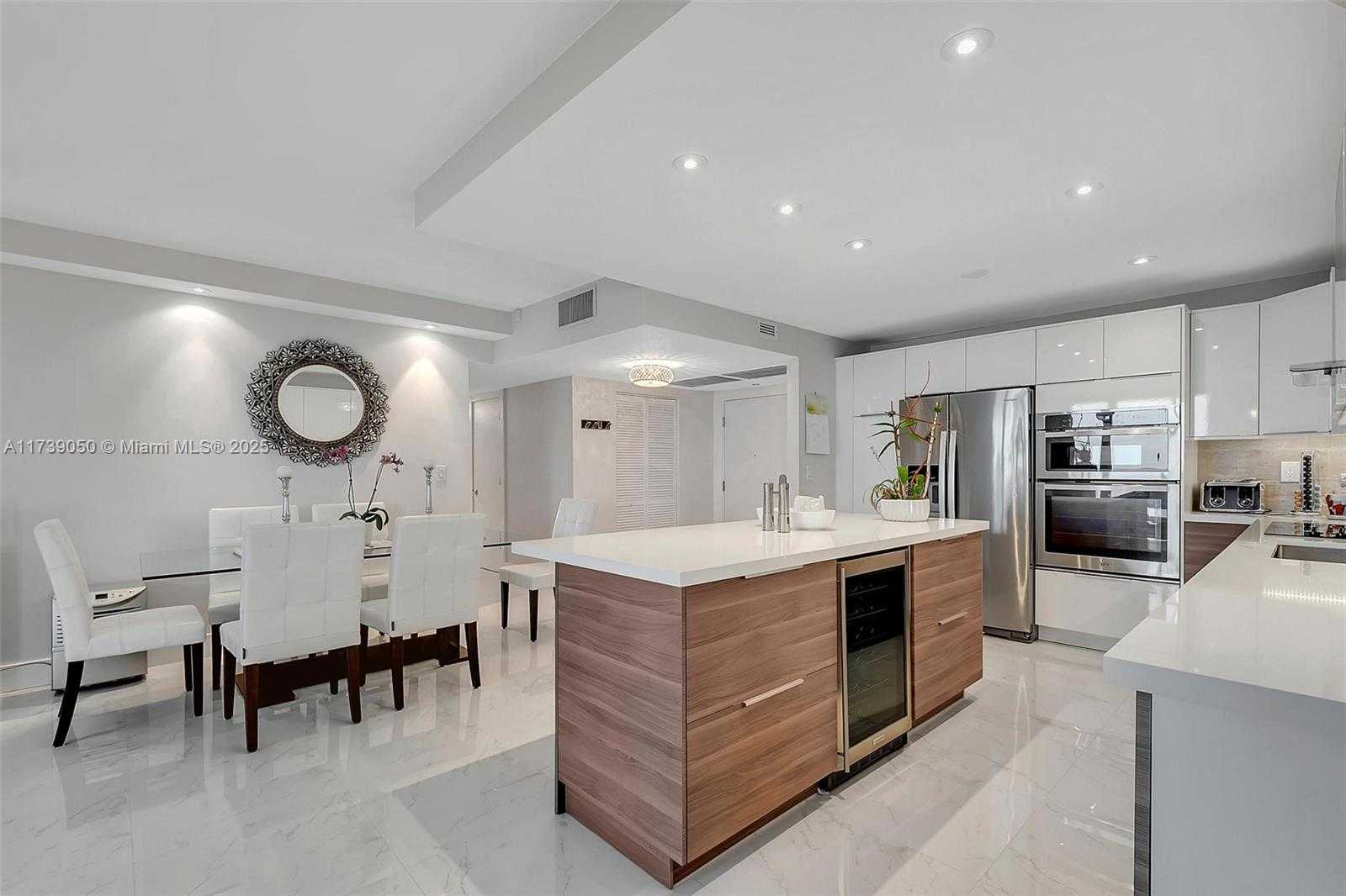 Small Image of 2301 COLLINS AVE #810, Miami Beach Number 4