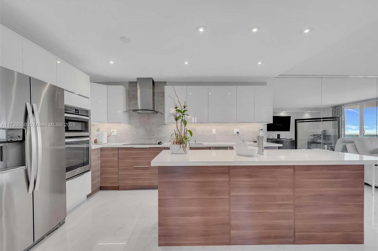 Small Image of 2301 COLLINS AVE #810, Miami Beach Number 6