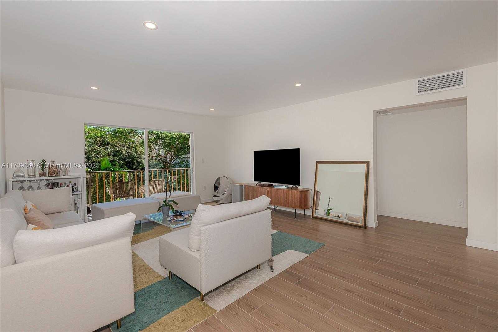 Small Image of 1235 PENNSYLVANIA AVE #3E, Miami Beach Number 4