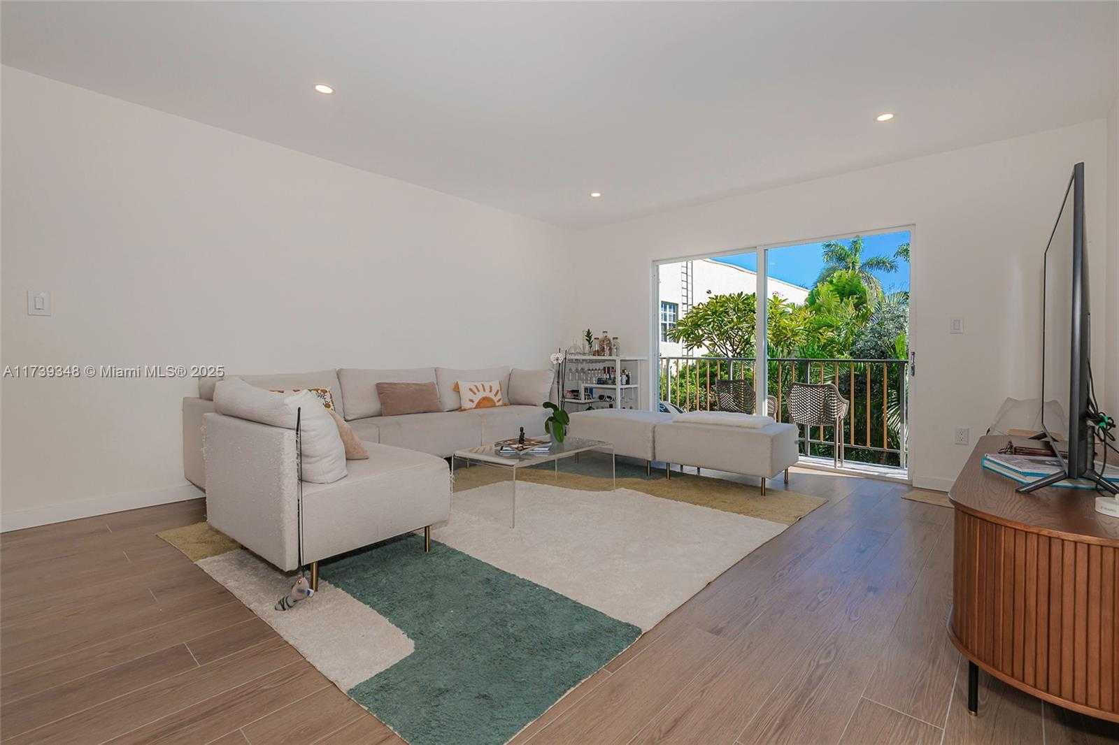 Small Image of 1235 PENNSYLVANIA AVE #3E, Miami Beach Number 5