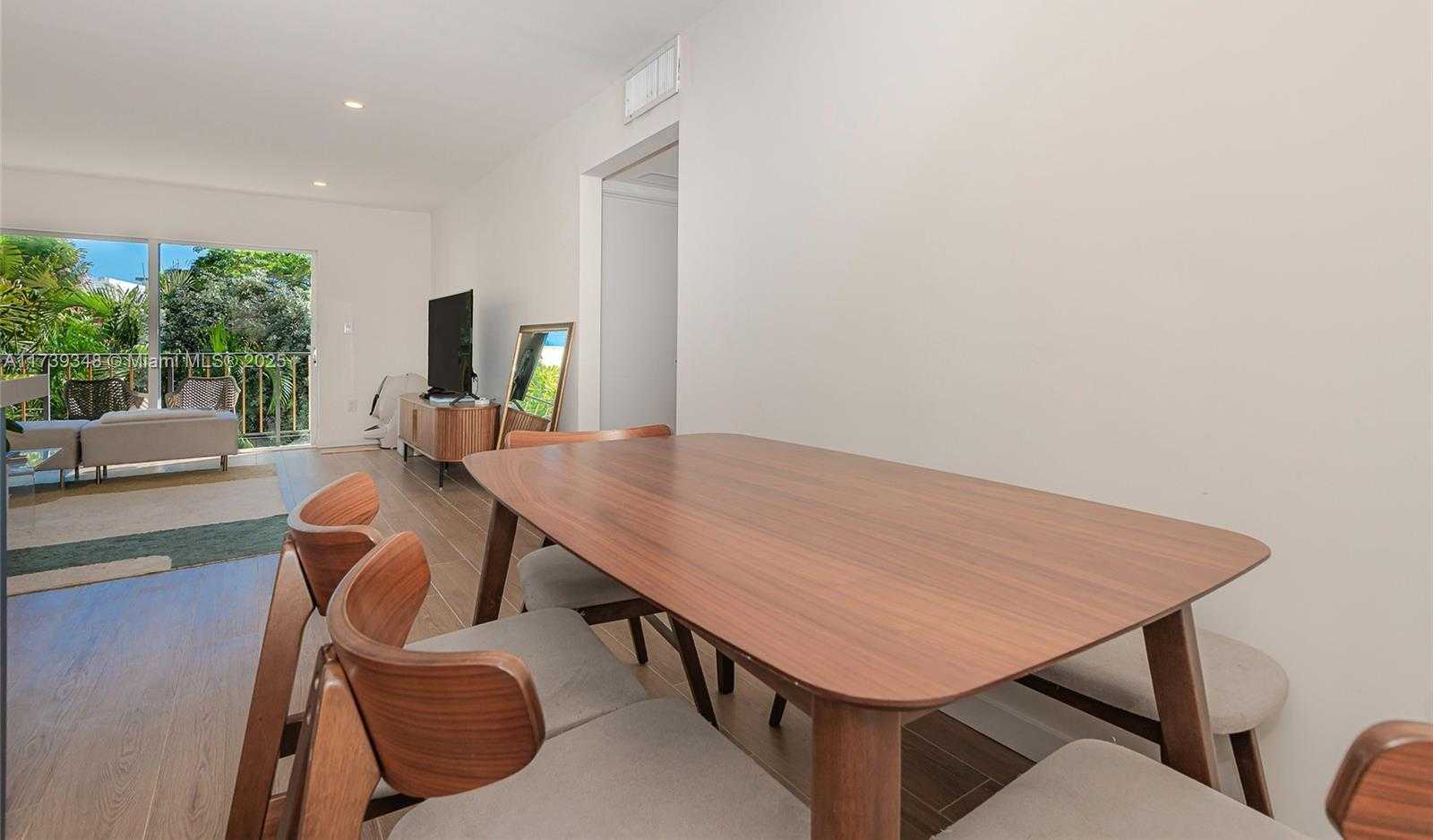 Small Image of 1235 PENNSYLVANIA AVE #3E, Miami Beach Number 9