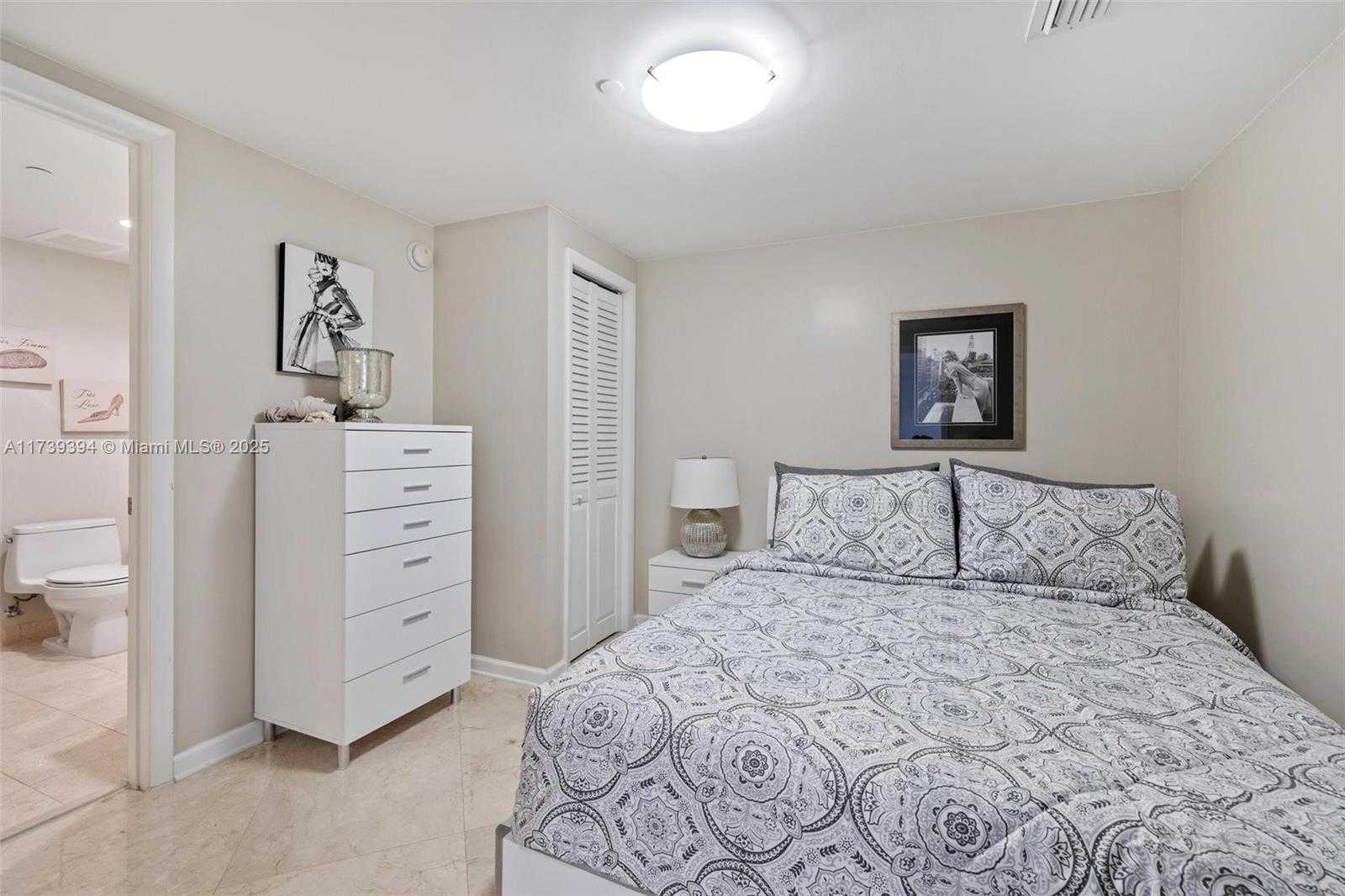 Small Image of 1800 SOUTH OCEAN DR #4007, Hallandale Beach Number 19