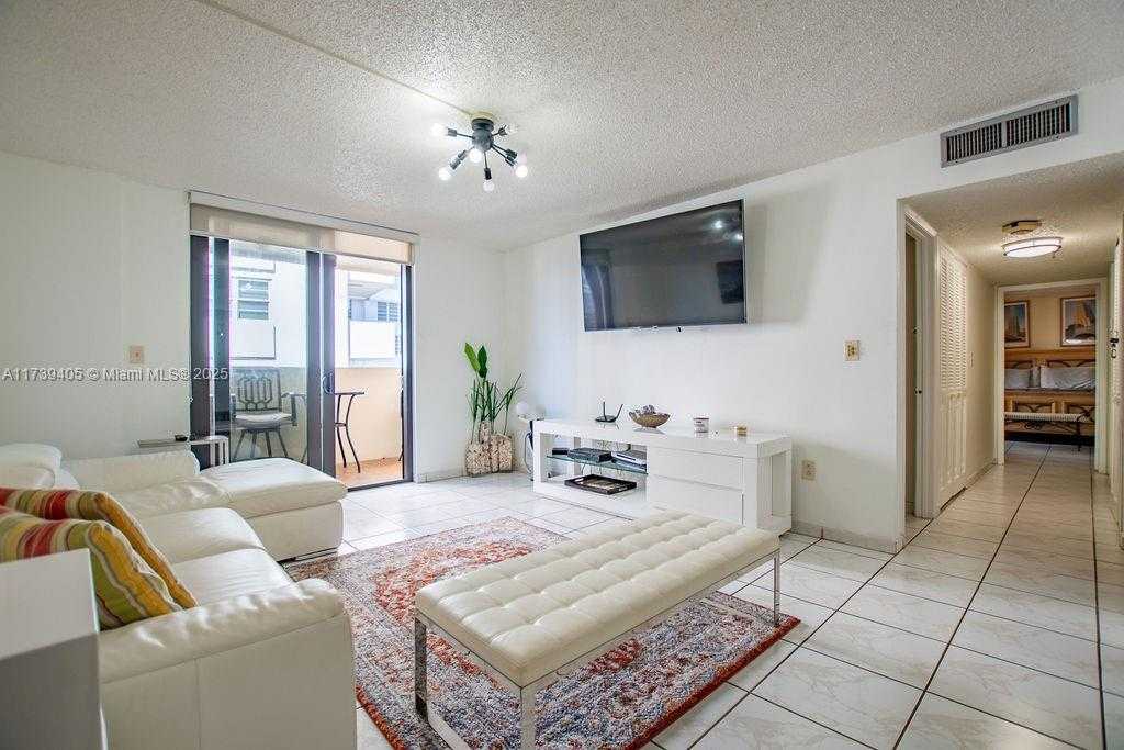 Small Image of 1621 COLLINS AVE #707, Miami Beach Number 12