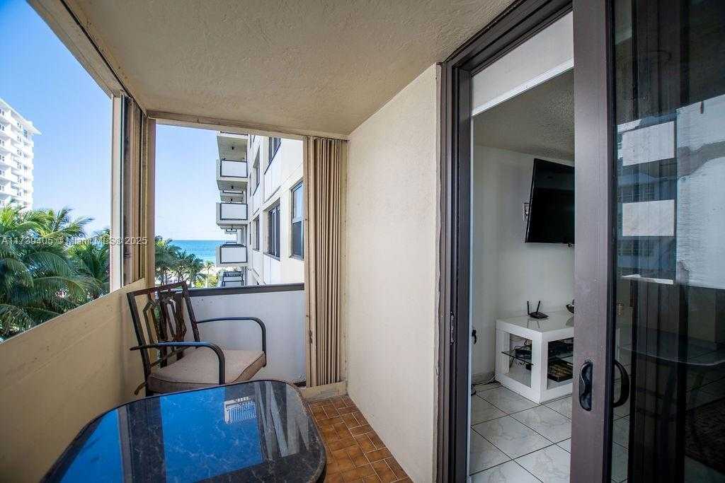 Small Image of 1621 COLLINS AVE #707, Miami Beach Number 31