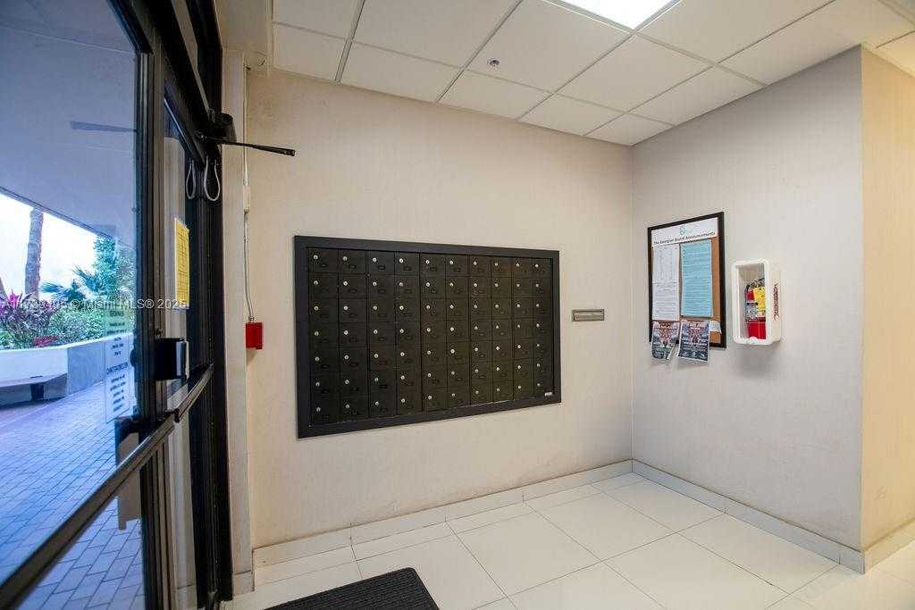 Small Image of 1621 COLLINS AVE #707, Miami Beach Number 5