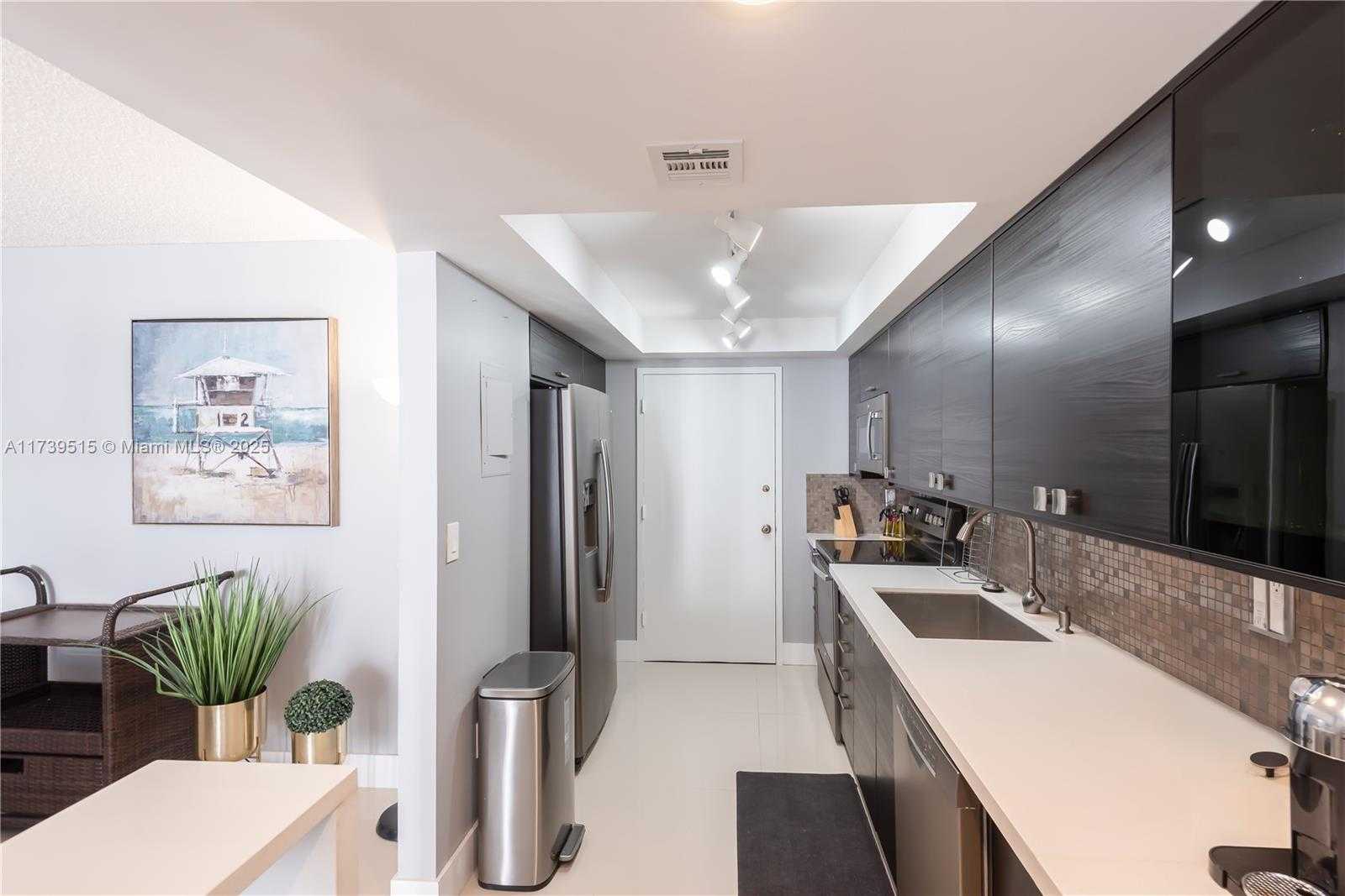 Small Image of 18031 BISCAYNE BLVD #802, Aventura Number 12