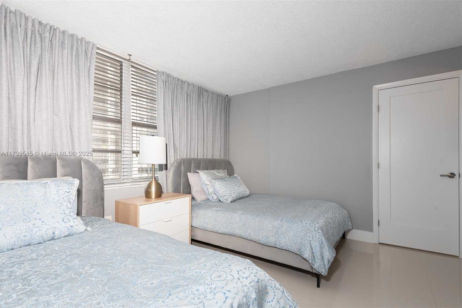 Small Image of 18031 BISCAYNE BLVD #802, Aventura Number 18