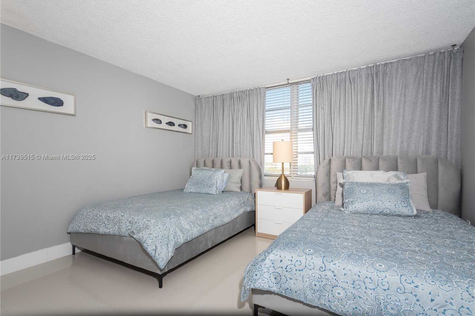 Small Image of 18031 BISCAYNE BLVD #802, Aventura Number 19