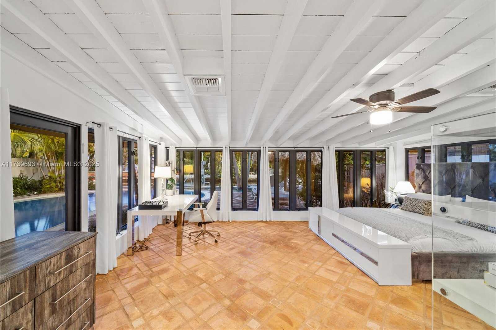 Small Image of 1840 CLEVELAND RD, Miami Beach Number 10