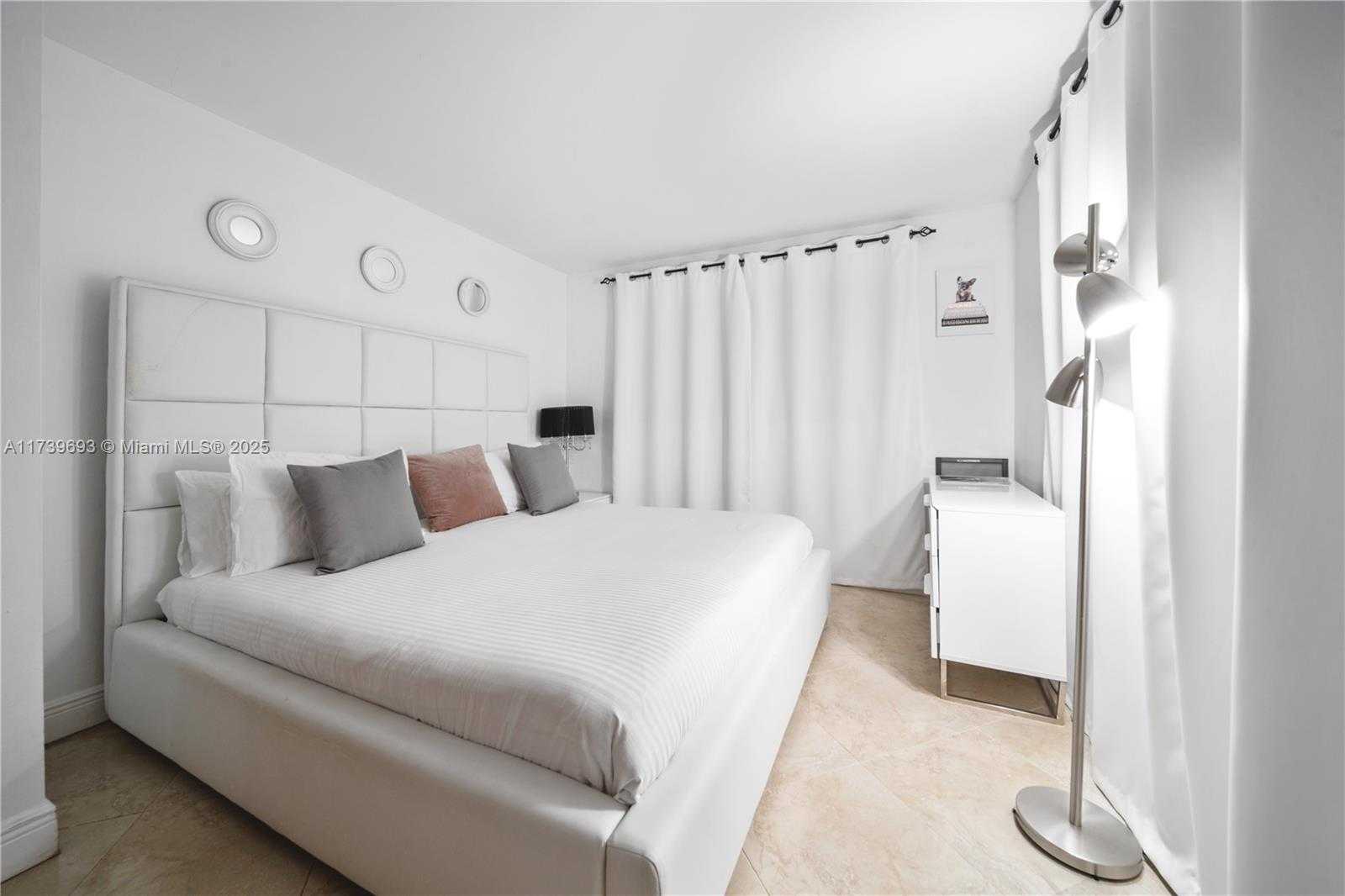 Small Image of 1840 CLEVELAND RD, Miami Beach Number 12