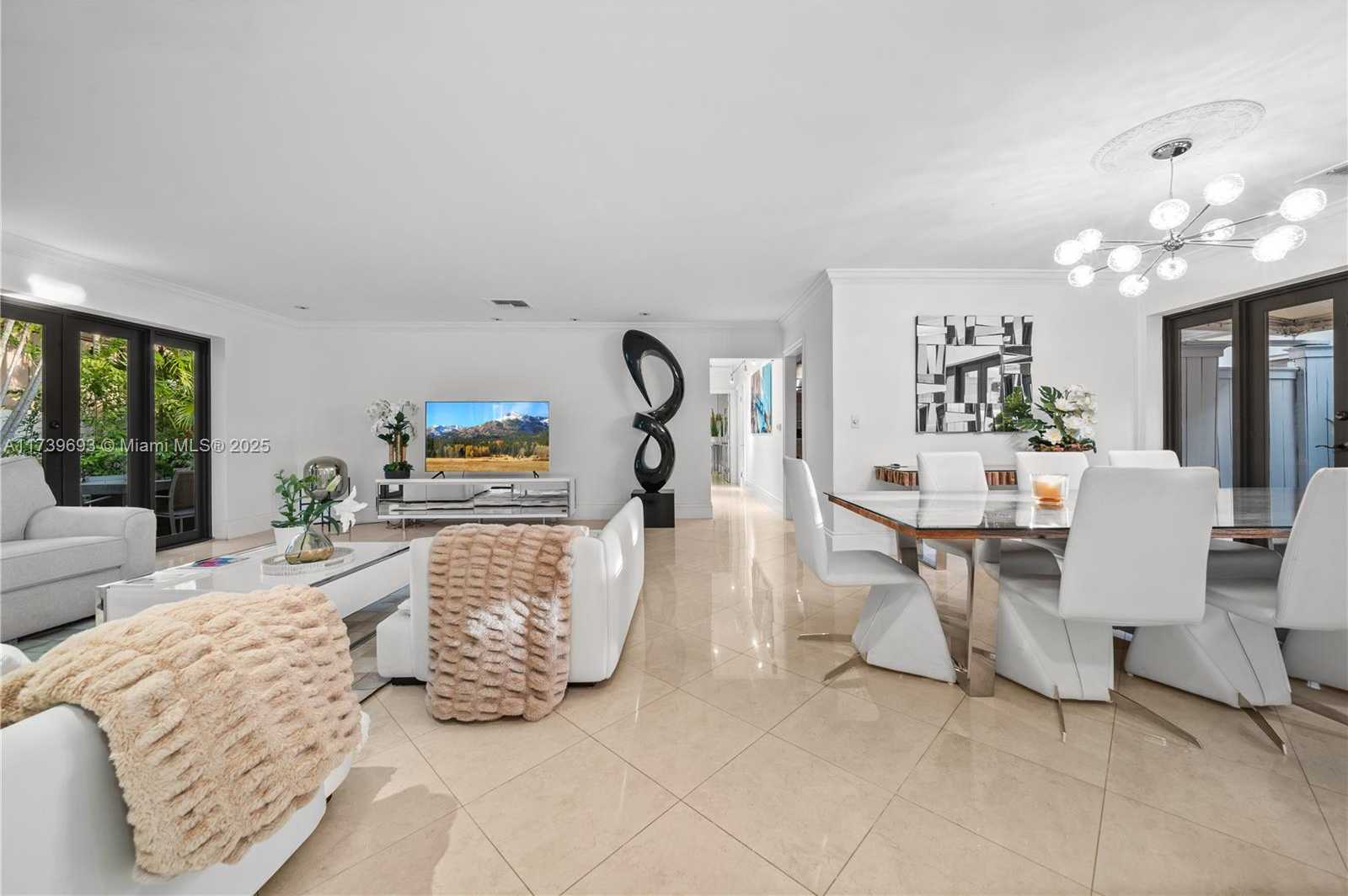 Small Image of 1840 CLEVELAND RD, Miami Beach Number 13