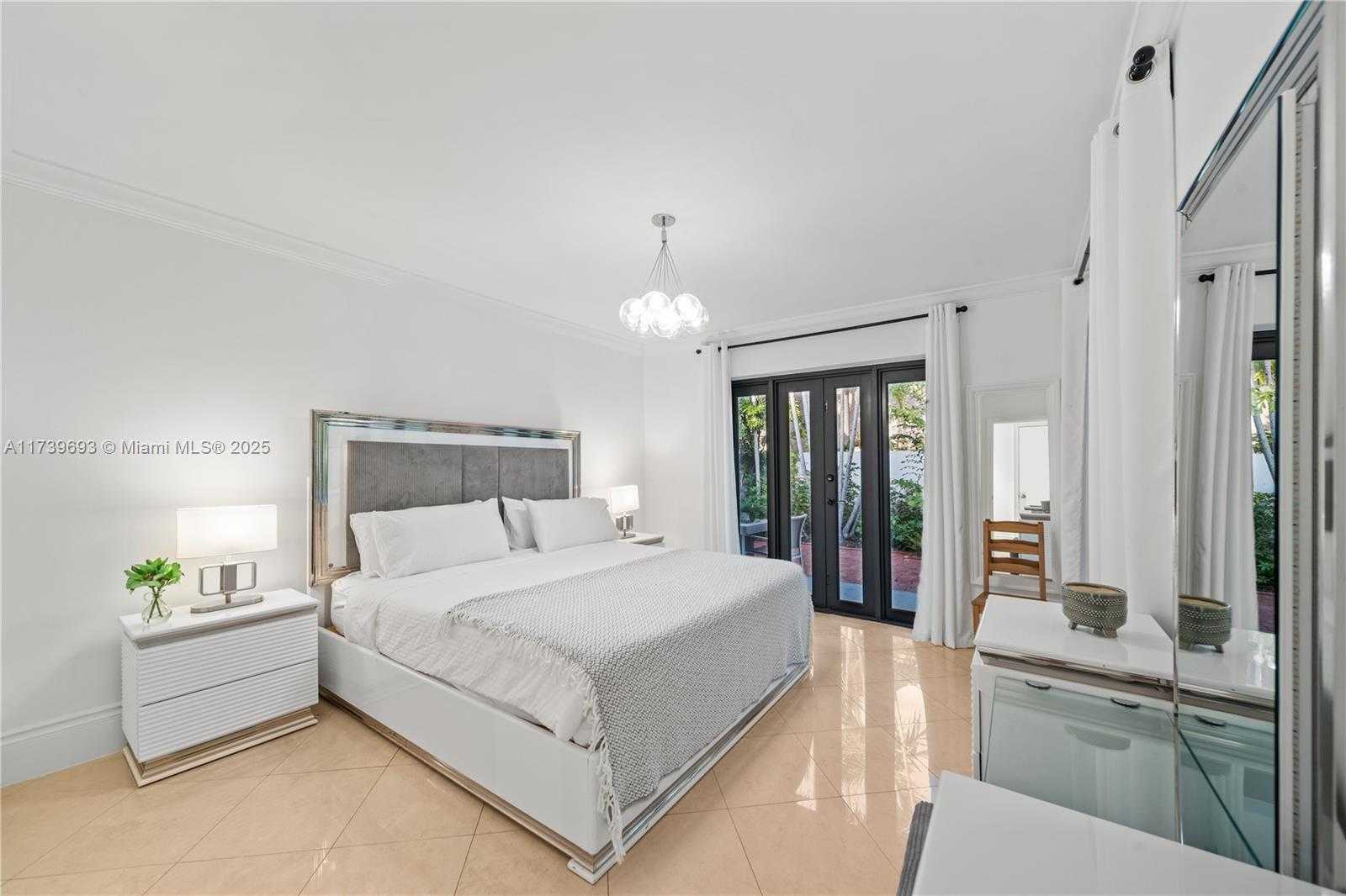 Small Image of 1840 CLEVELAND RD, Miami Beach Number 15