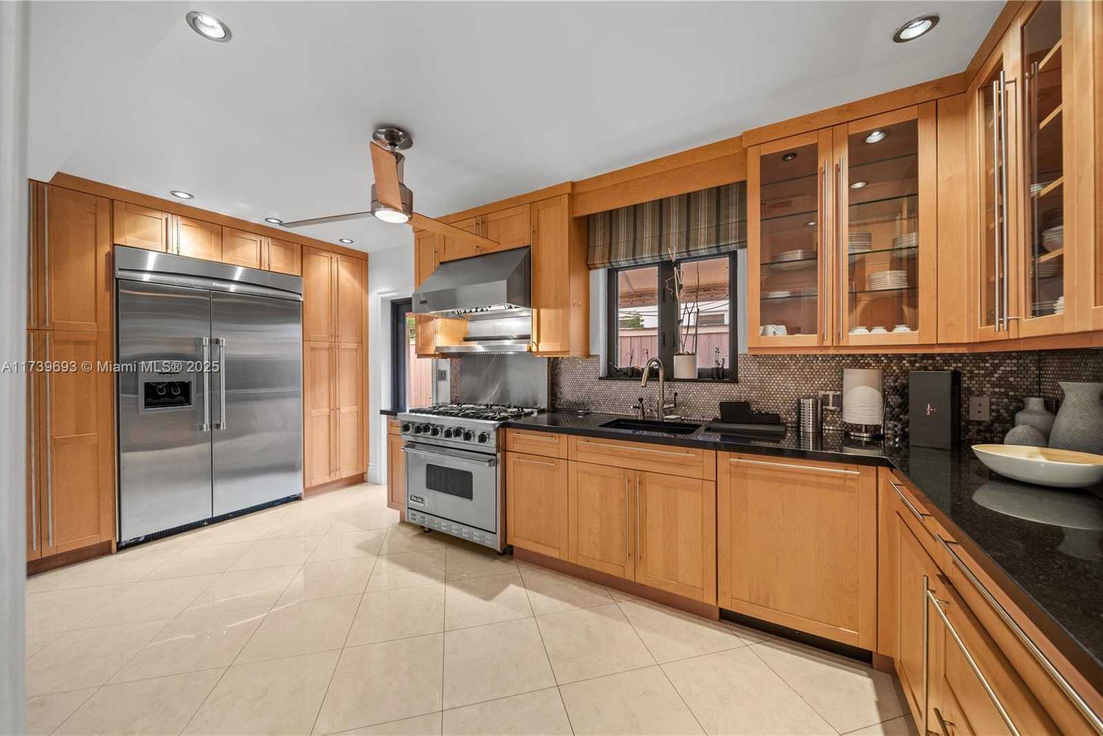 Small Image of 1840 CLEVELAND RD, Miami Beach Number 17