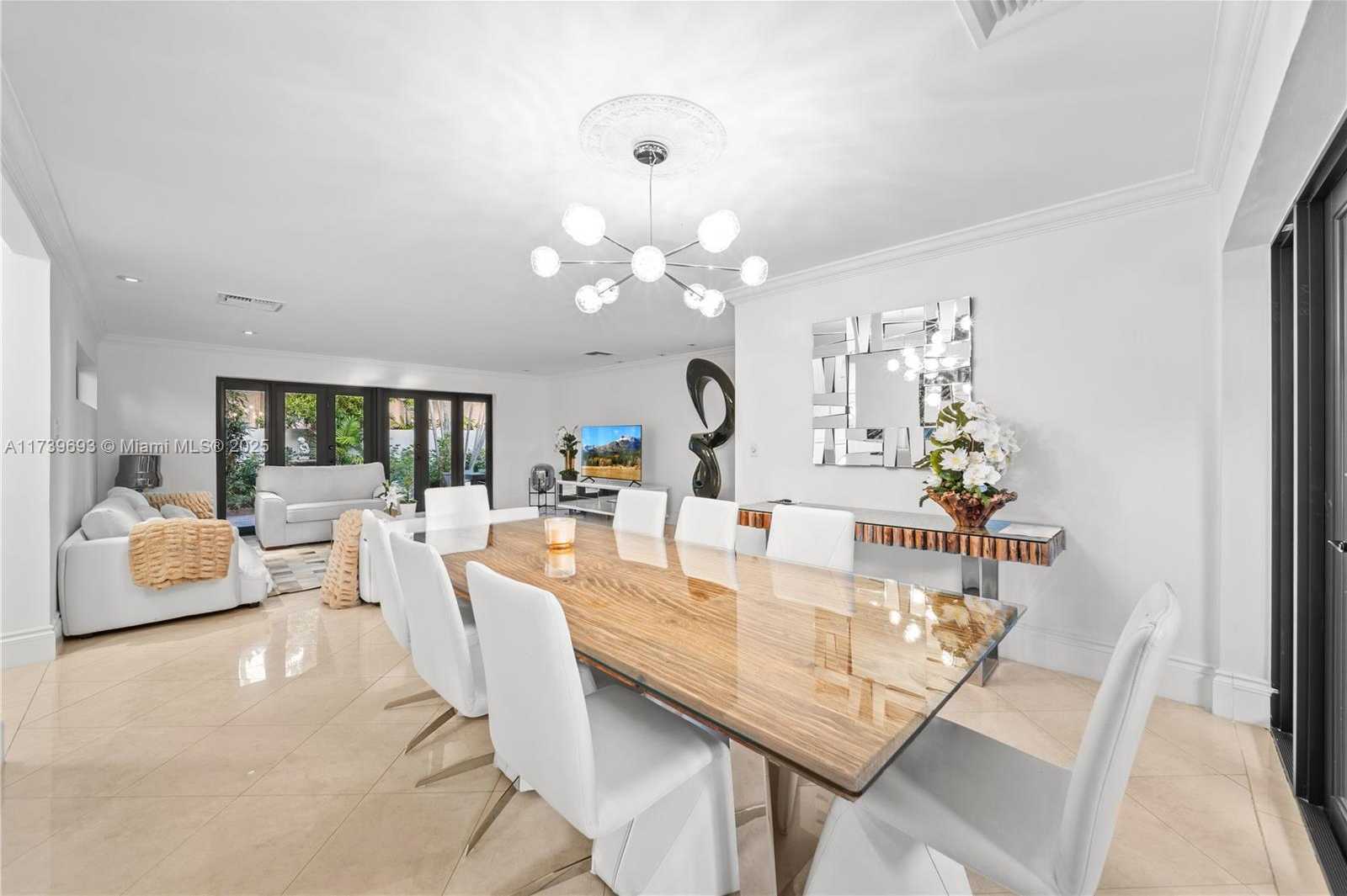 Small Image of 1840 CLEVELAND RD, Miami Beach Number 2
