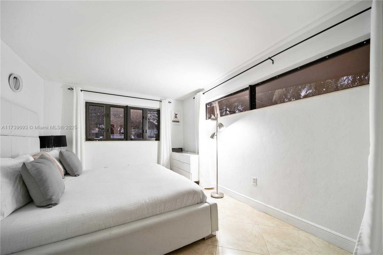 Small Image of 1840 CLEVELAND RD, Miami Beach Number 21