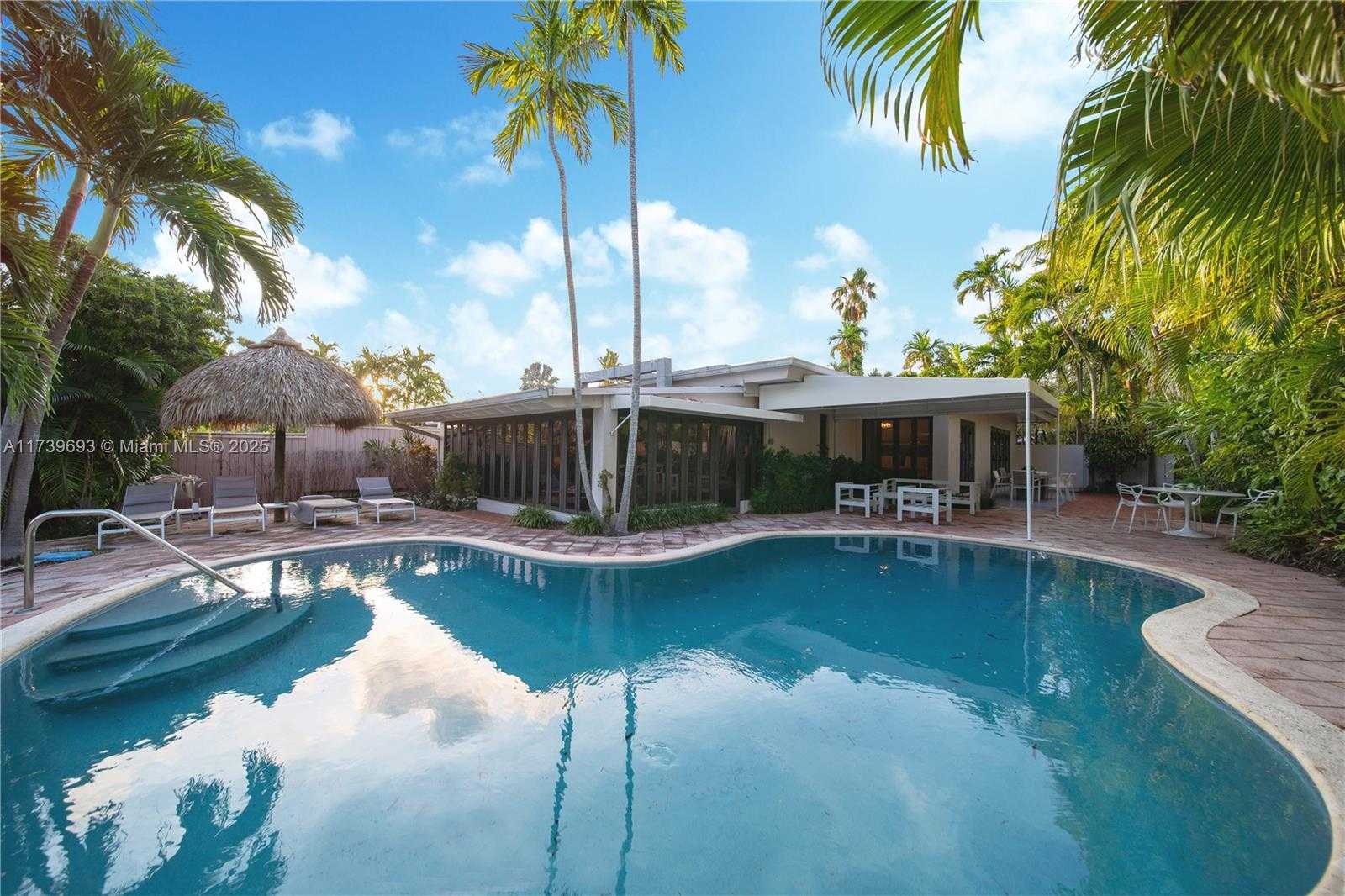 Small Image of 1840 CLEVELAND RD, Miami Beach Number 3