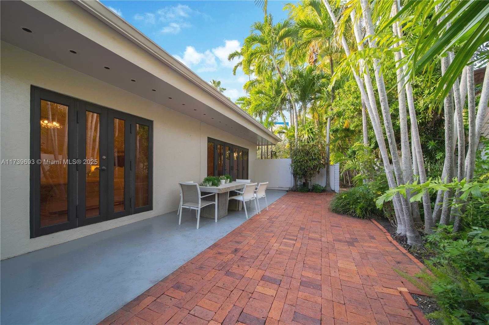 Small Image of 1840 CLEVELAND RD, Miami Beach Number 32