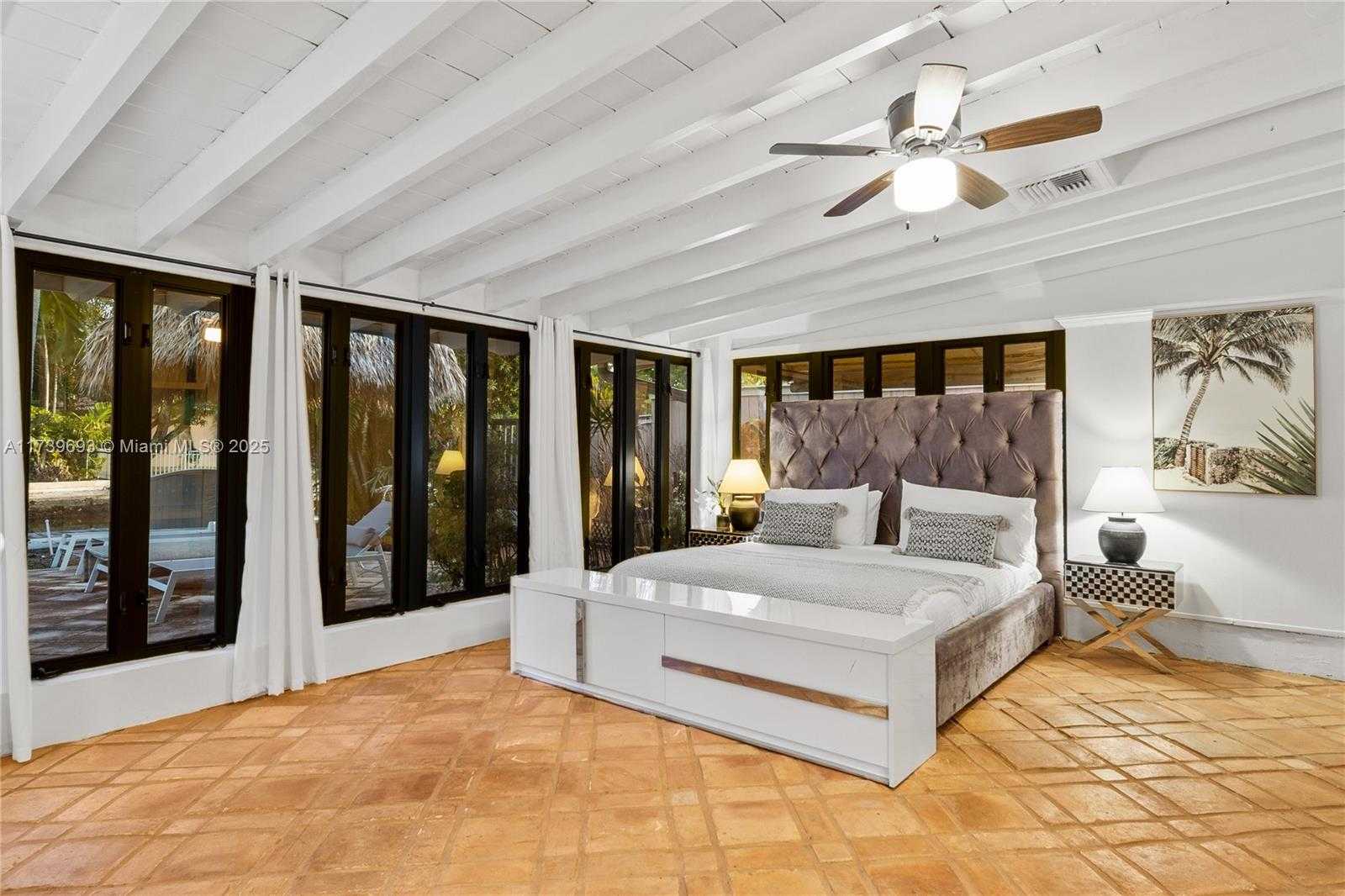 Small Image of 1840 CLEVELAND RD, Miami Beach Number 7