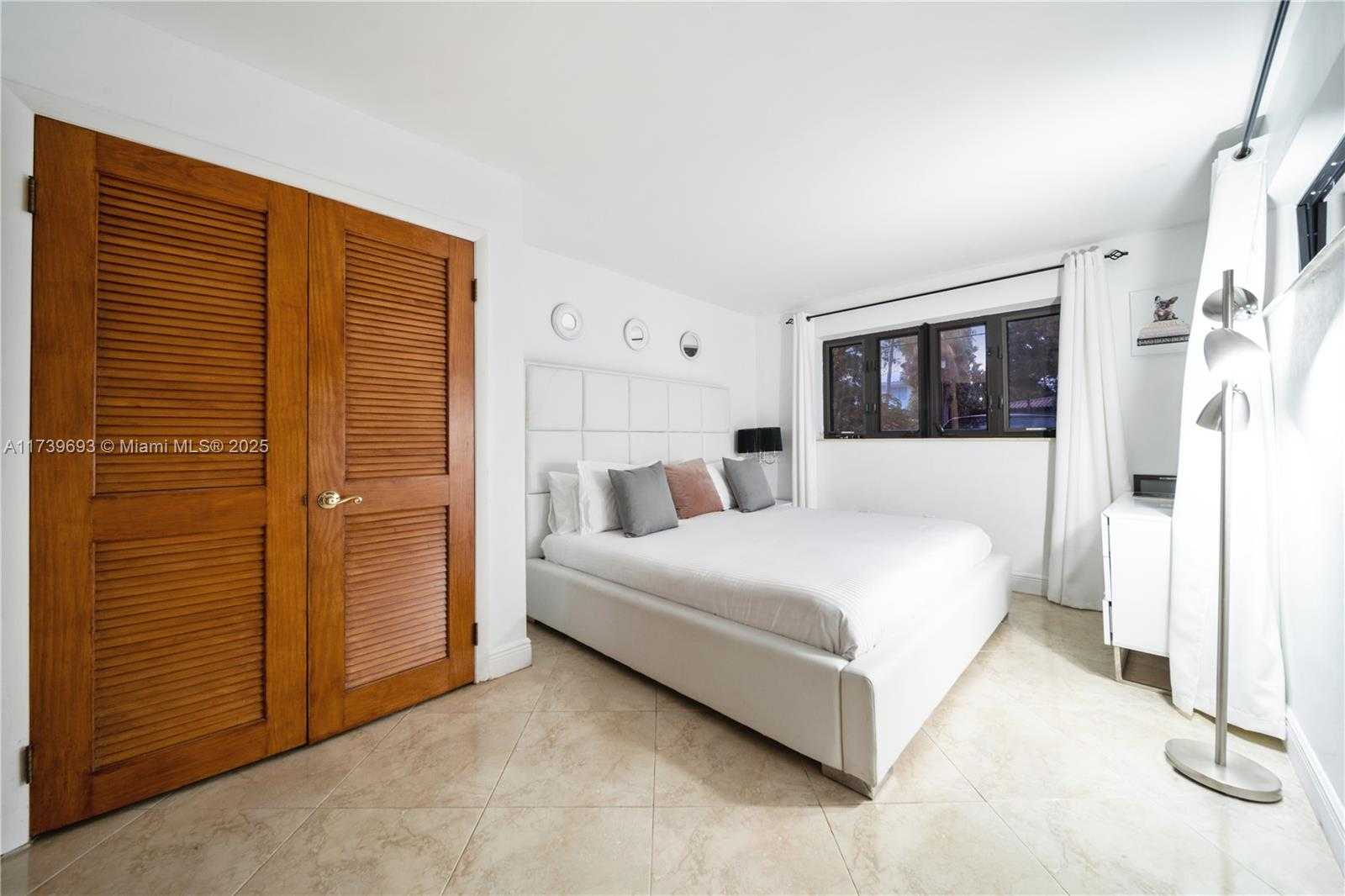 Small Image of 1840 CLEVELAND RD, Miami Beach Number 9