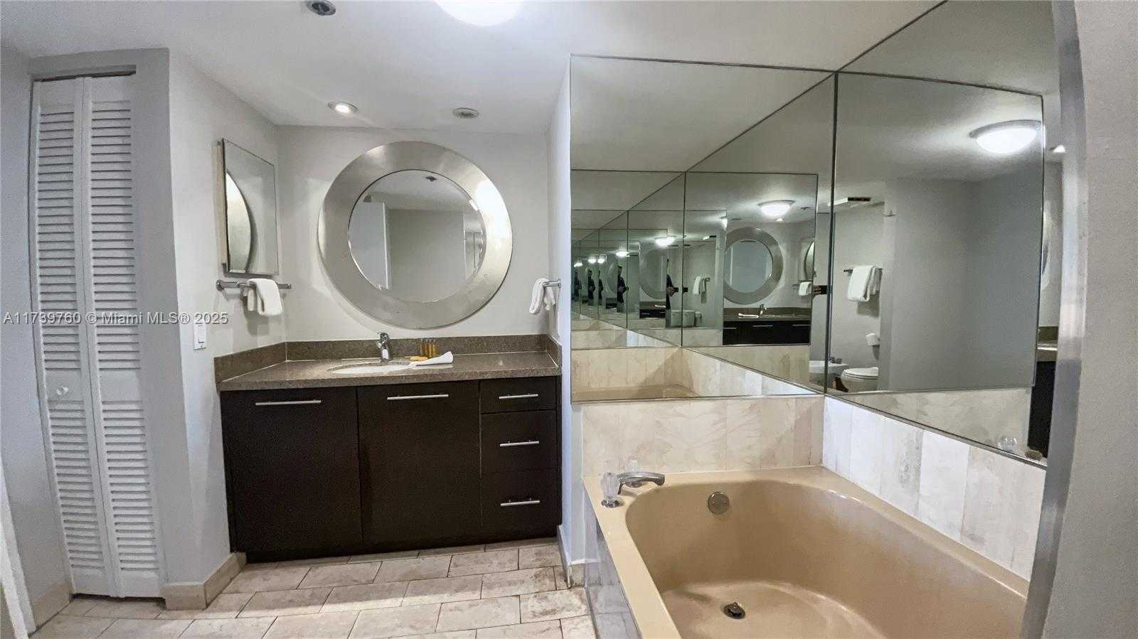 Small Image of 1717 NORTH BAYSHORE DR #B-4157, Miami Number 12