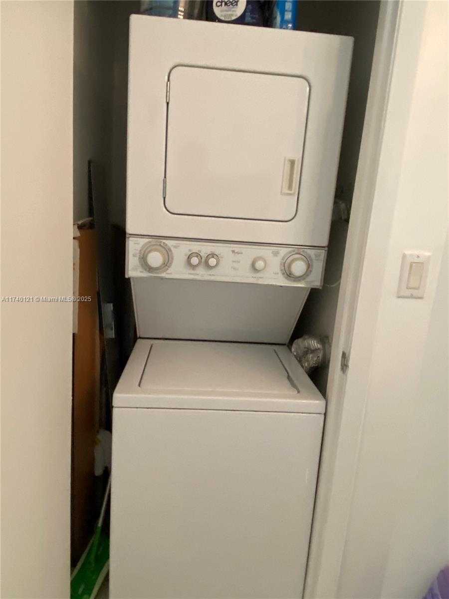 Small Image of 1900 NORTH BAYSHORE DR #3807, Miami Number 12