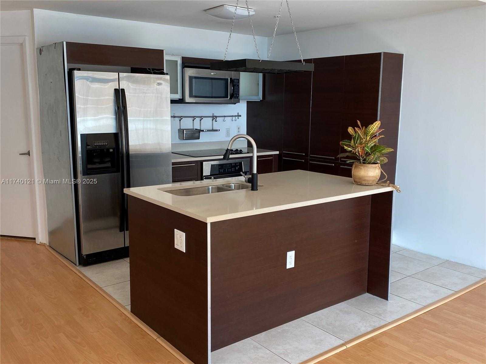 Small Image of 1900 NORTH BAYSHORE DR #3807, Miami Number 2