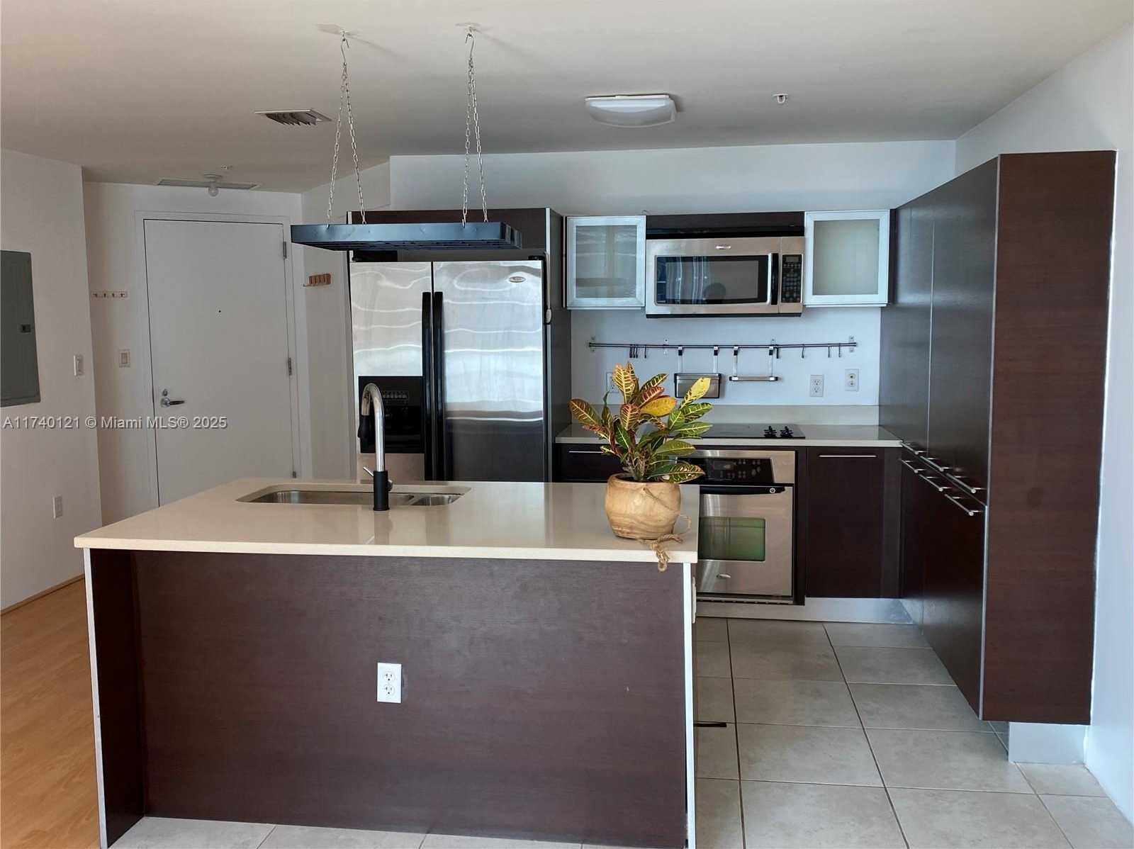 Small Image of 1900 NORTH BAYSHORE DR #3807, Miami Number 3