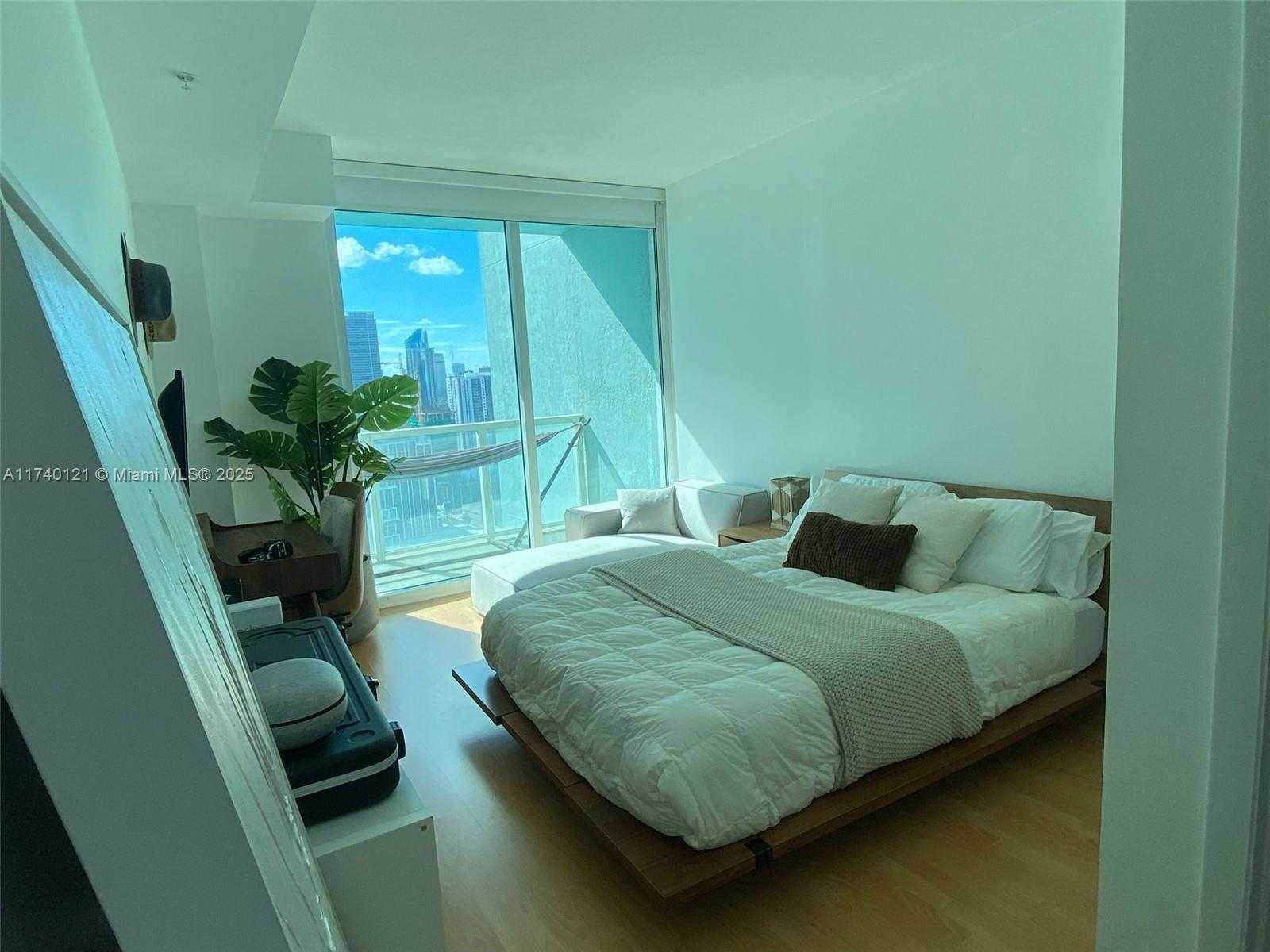 Small Image of 1900 NORTH BAYSHORE DR #3807, Miami Number 8