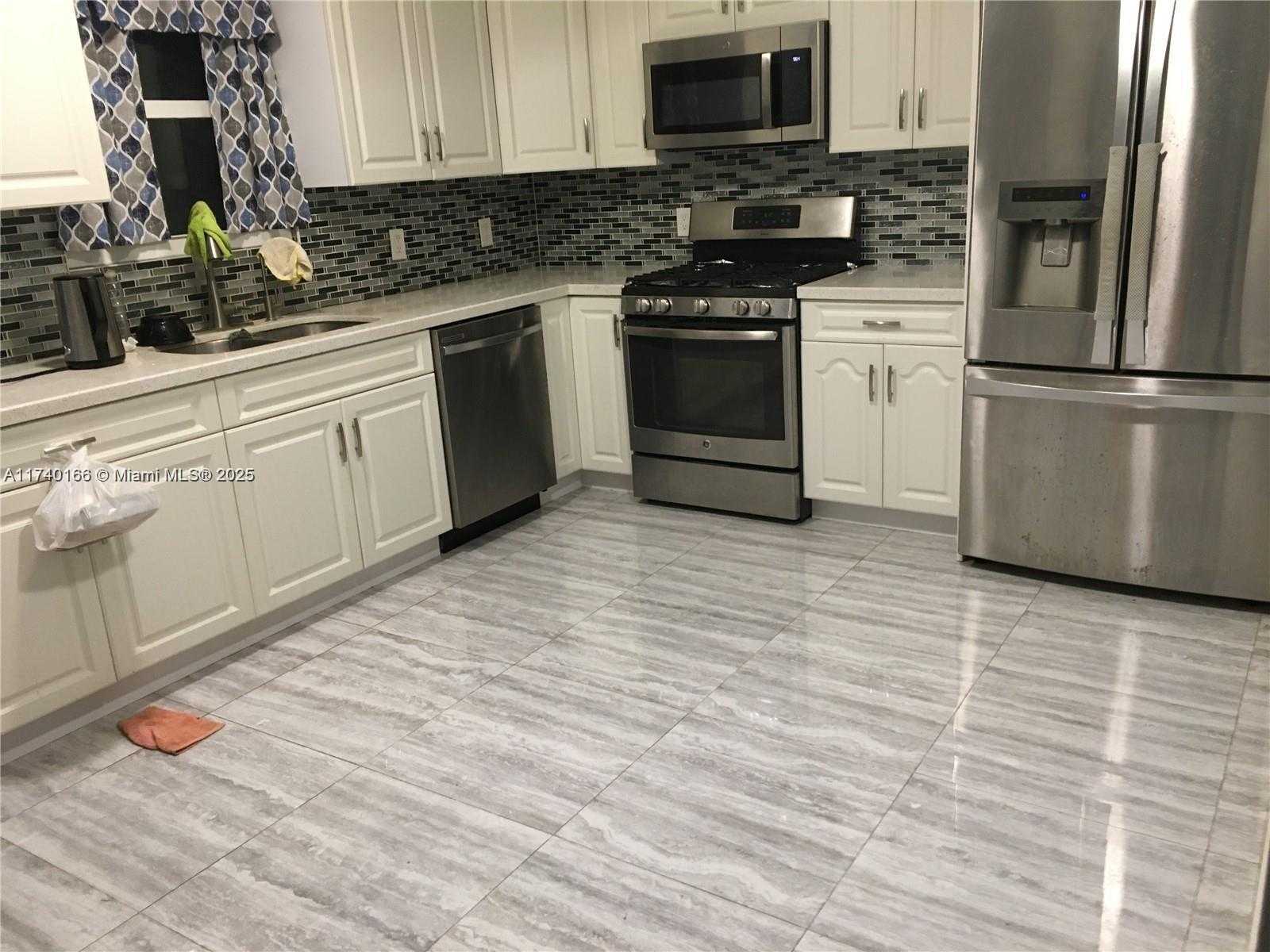 Small Image of 25040 SOUTH WEST 222ND, Homestead Number 36